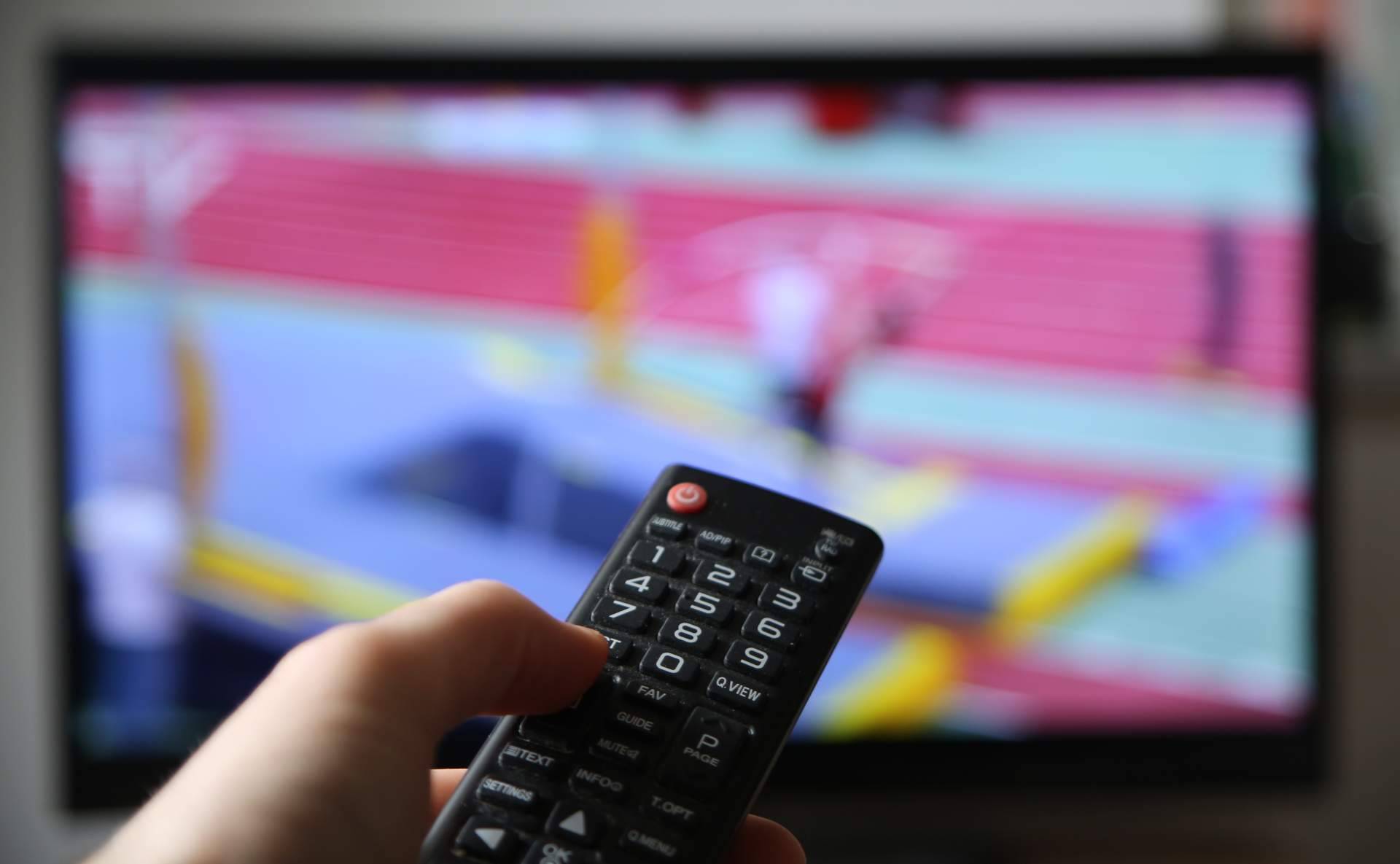 La nueva TV QLED C74, disponible en TCL, ofrece un auténtico color cinematográfico