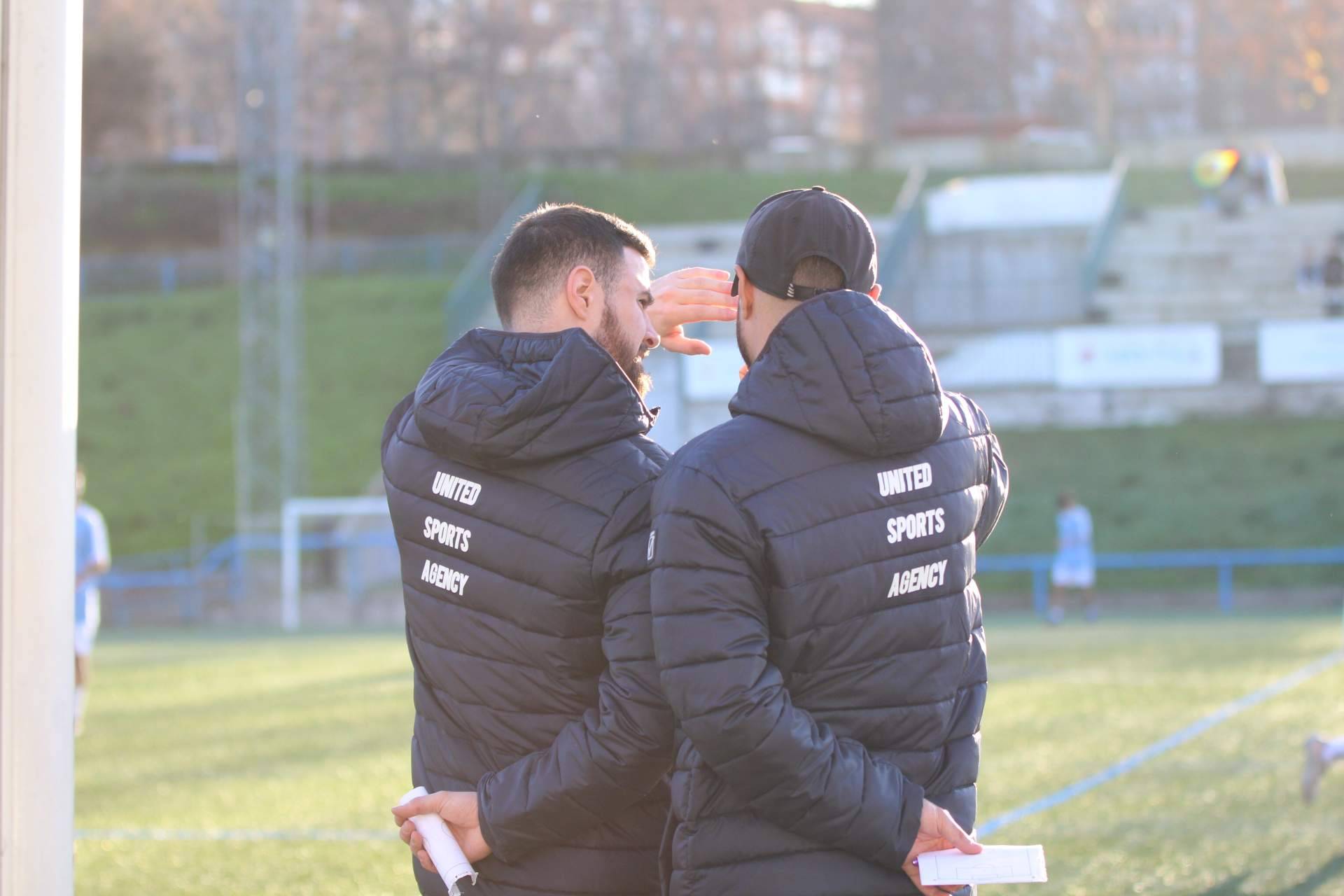 Becas deportivas y representación para jugar al fútbol en EE. UU., con USAGENCY