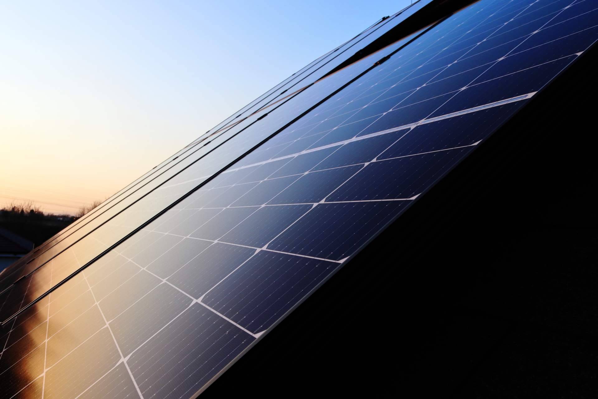 ¿Cuáles son los beneficios de instalar paneles fotovoltaicos con Silithium?