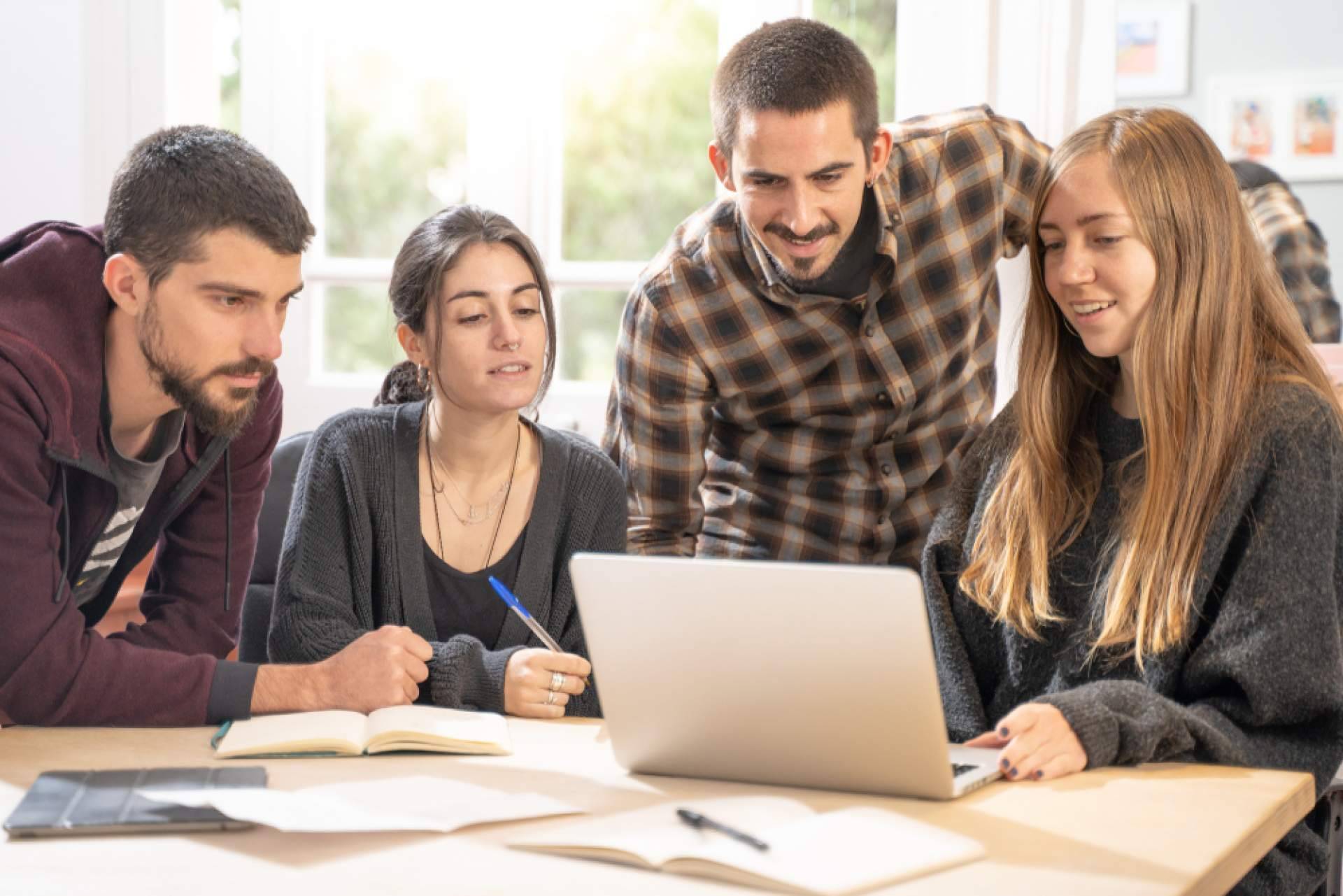 ¿Cómo aprender y aprobar mientras se disfruta del tiempo libre? ApruebaTodo