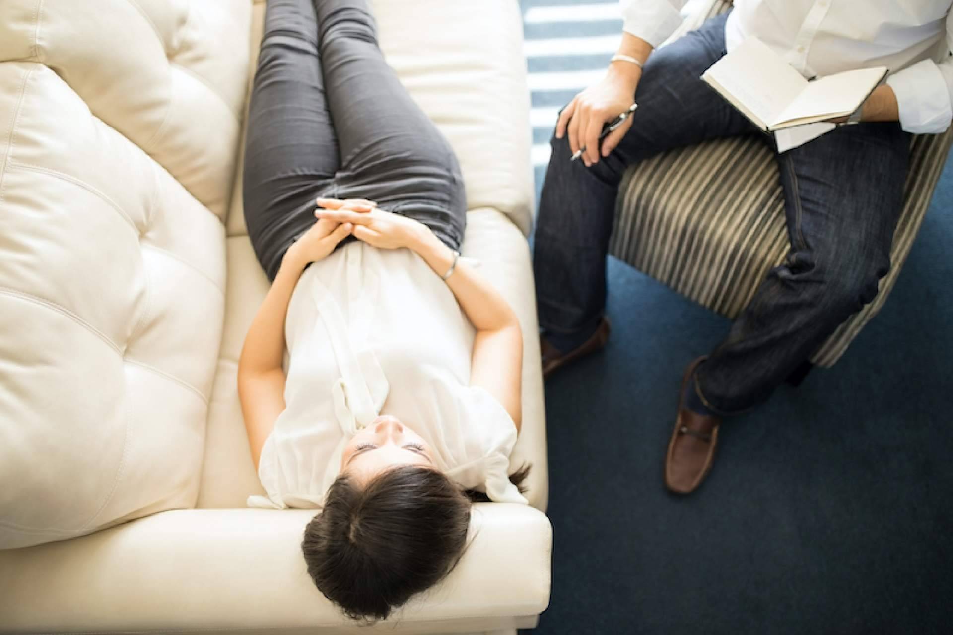 Cuáles son los beneficios de la terapia de hipnosis, con la terapeuta Anna Solé