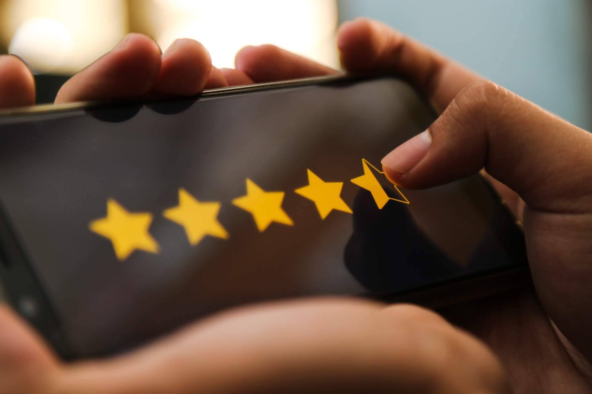 Reputación en juego; empresas bajo investigación por comprar reseñas falsas en Google