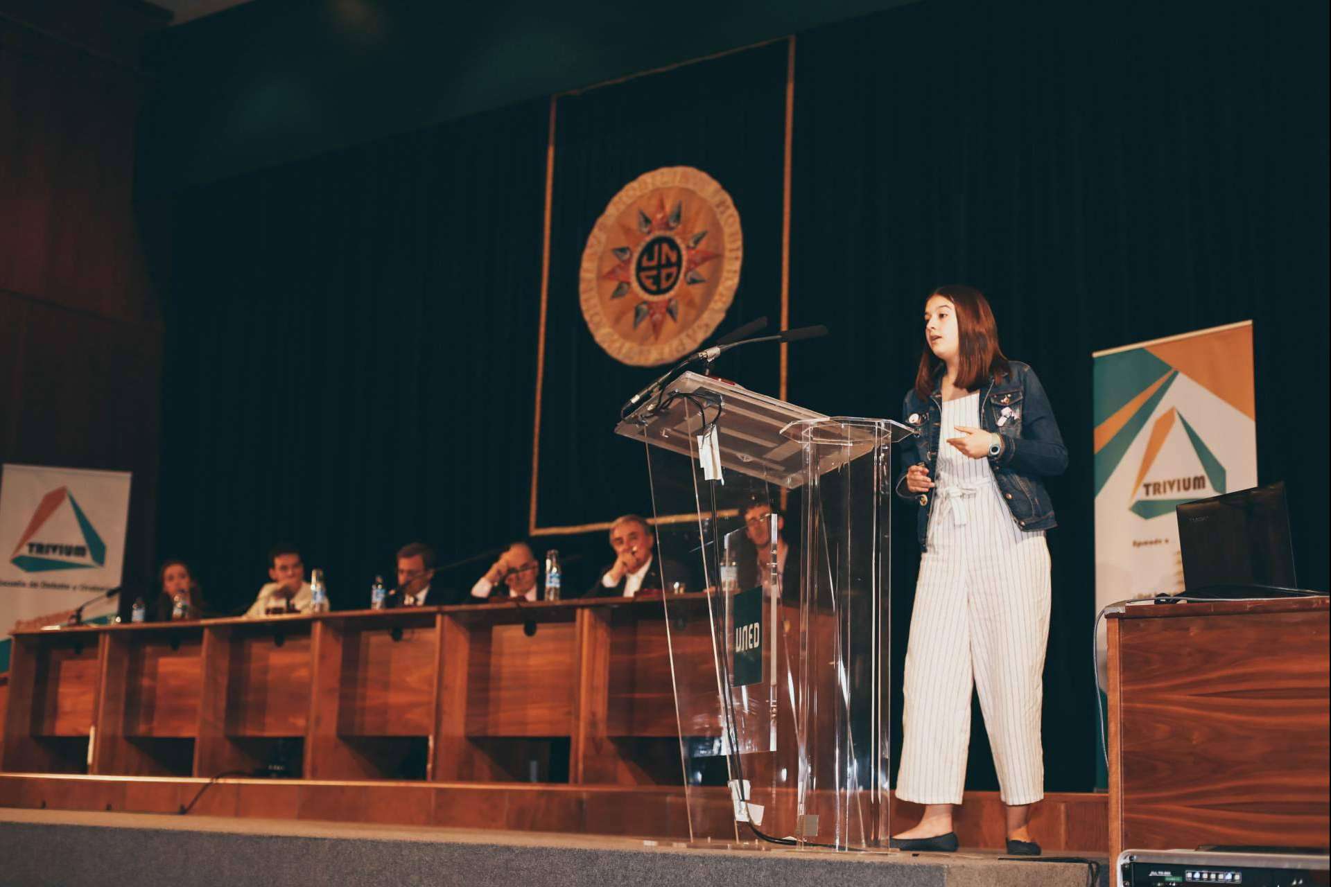 Las ventajas para los adolescentes de participar en un curso de debate y oratoria