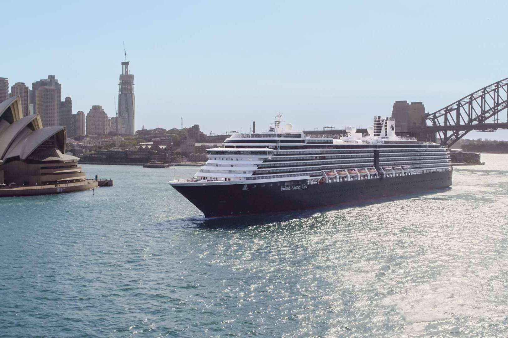 Visitar los destinos de moda en un crucero premium con guía en español