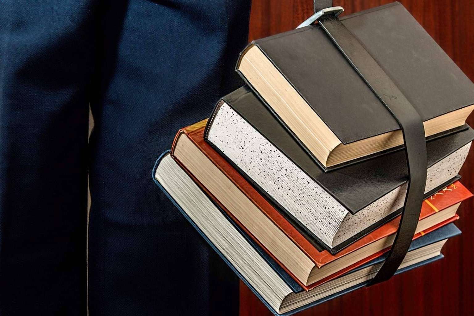 Detectar el plagio de los trabajos universitarios con Ayuda Universitaria