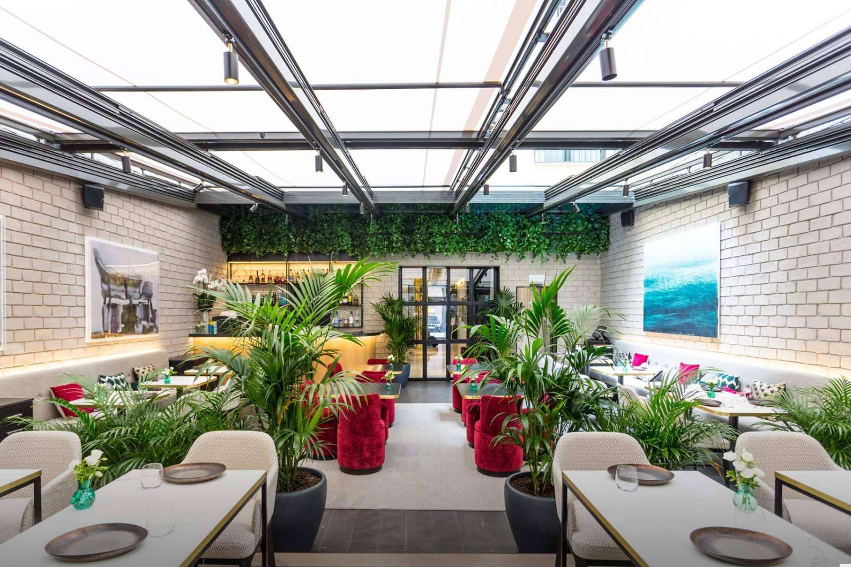 Airclos ofrece servicio de instalación de techos para patios interiores