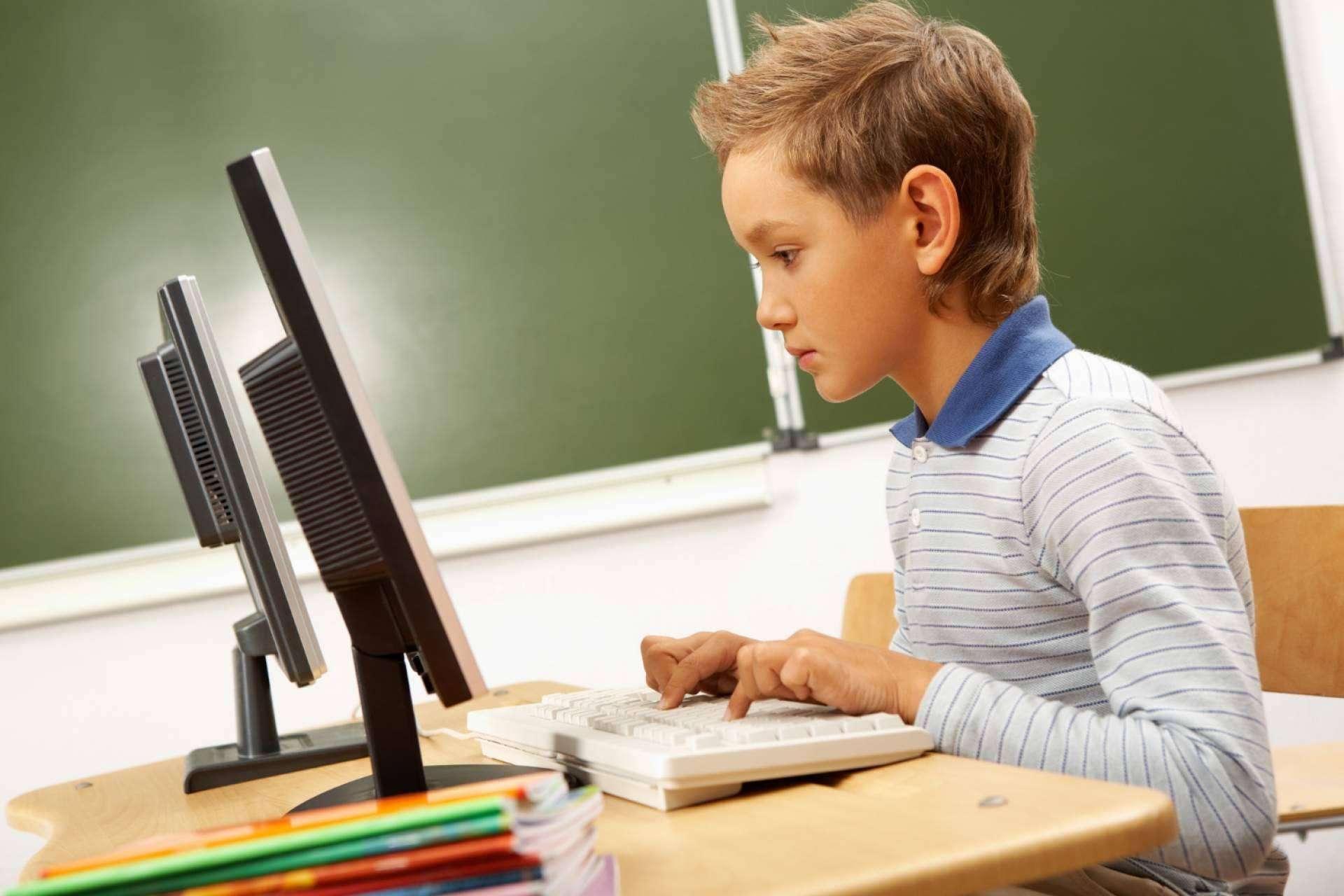 Las AMPA y Stop Datos colaboran para llevar la protección de datos a los colegios