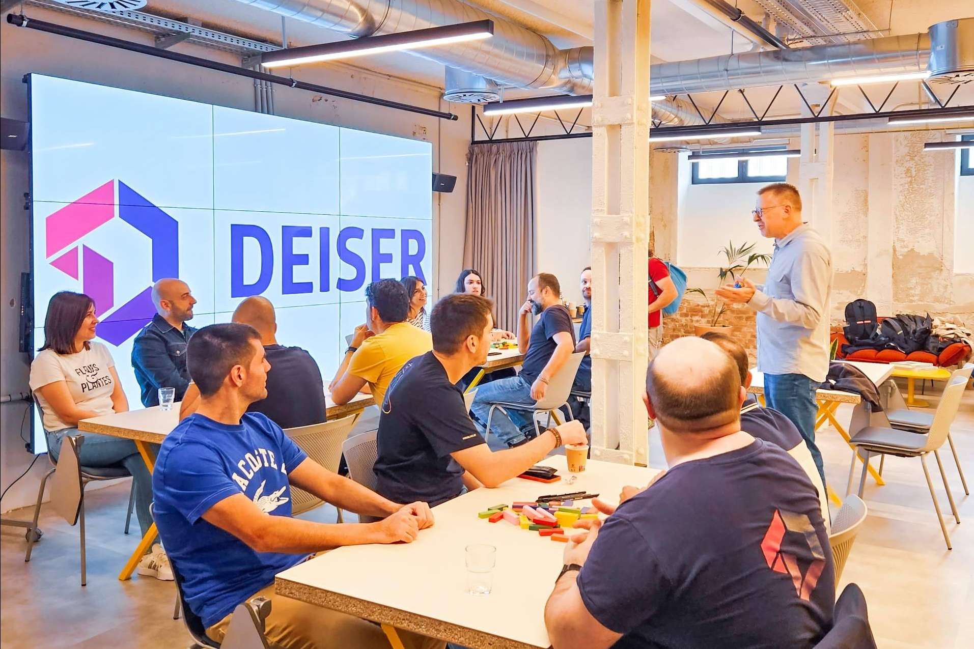 Alquiler de sala de eventos corporativos con Mastermind Place