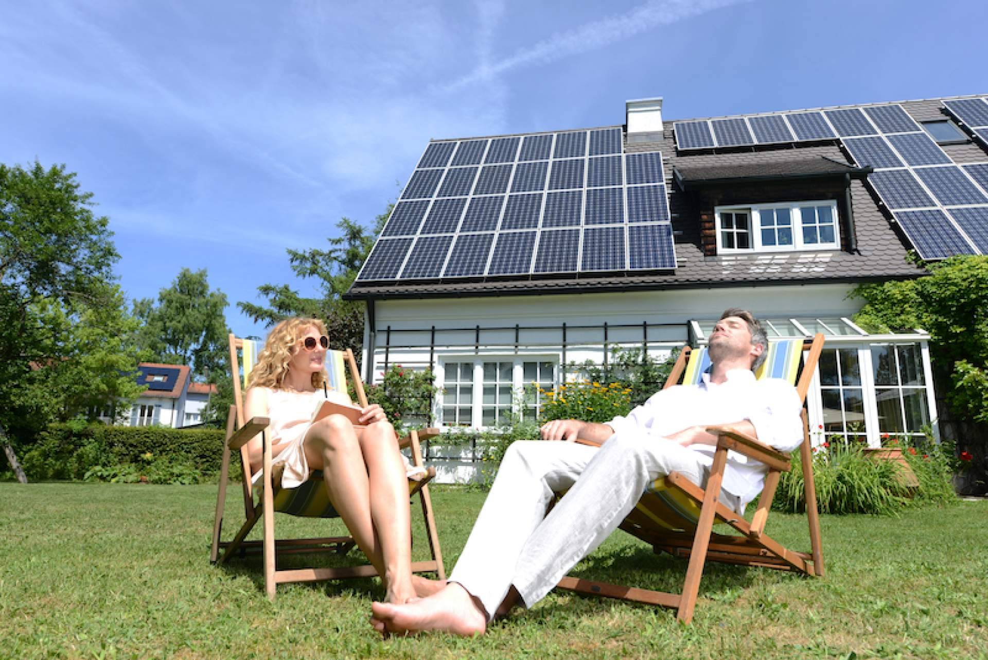 Autoconsumo doméstico para ahorrar en la factura de la luz con todas las ayudas disponibles