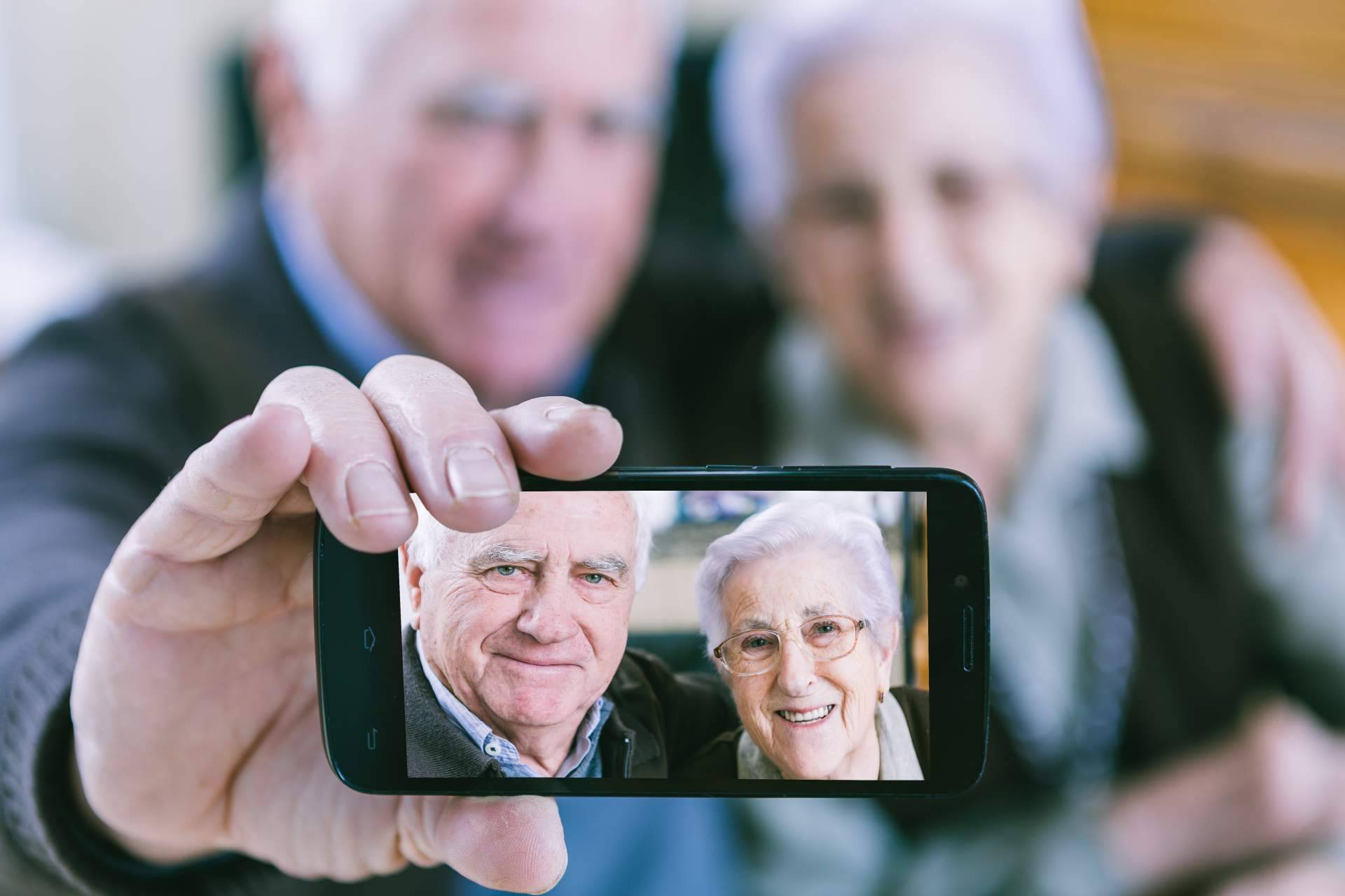 OROC Fibra y Móvil reactiva sus tarifas familiares para compartir datos en el Día del Abuelo