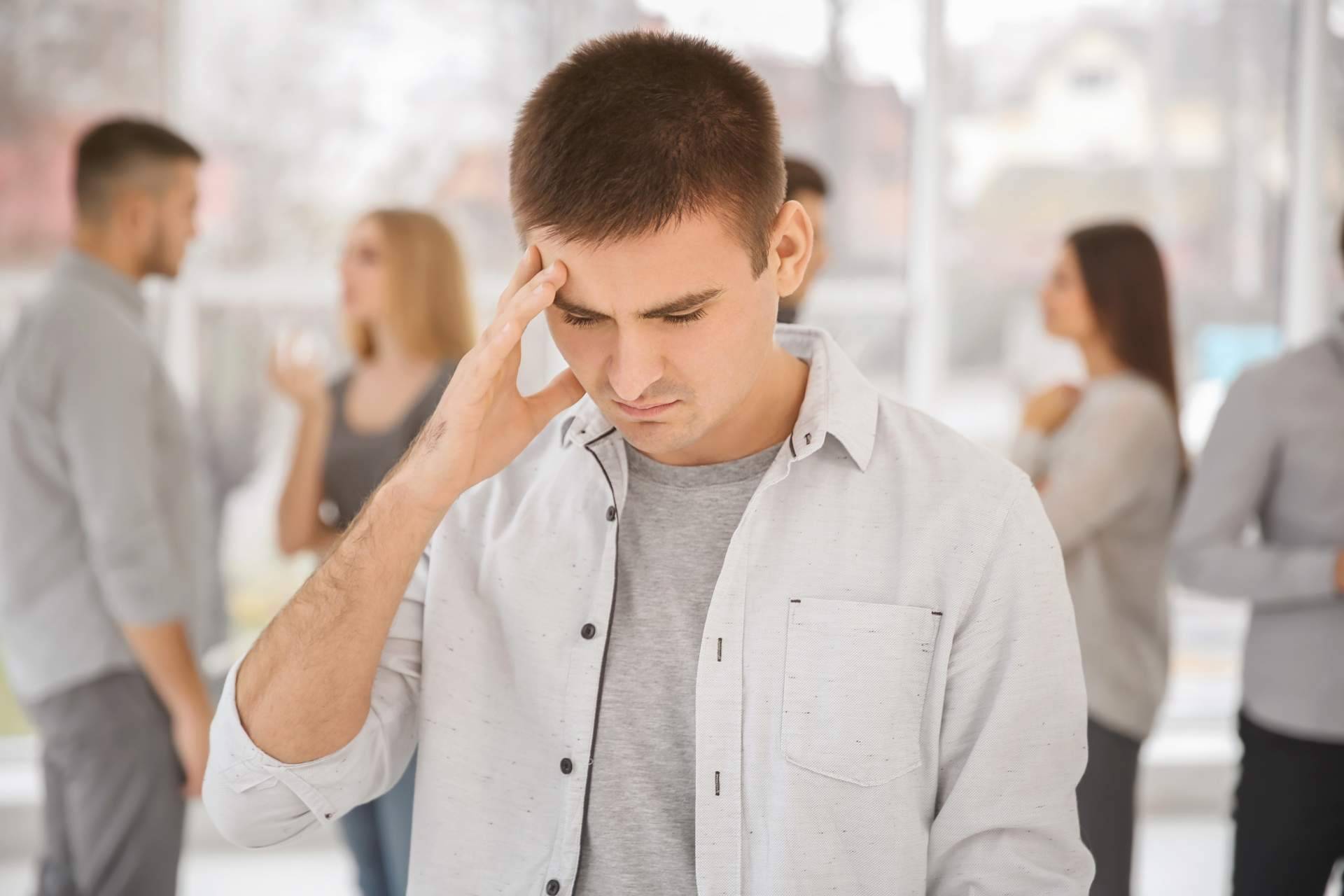 ¿Qué es la ansiedad social y cómo tratarla?