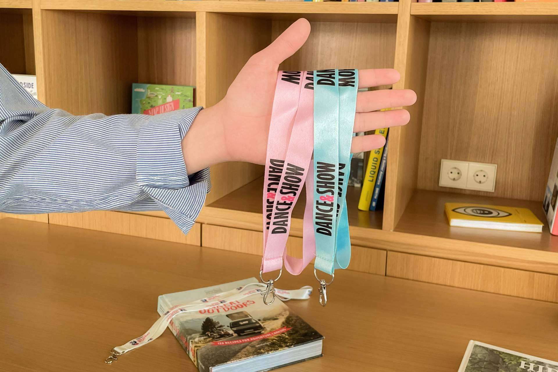 Wyapromo y sus lanyards personalizados, un elemento imprescindible para eventos corporativos