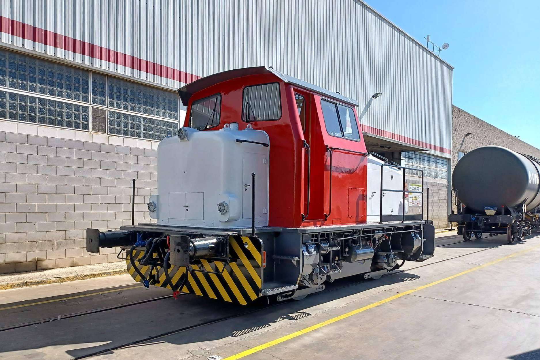 La Fundación del Patrimonio Ferroviario restaura una histórica locomotora de REPSOL
