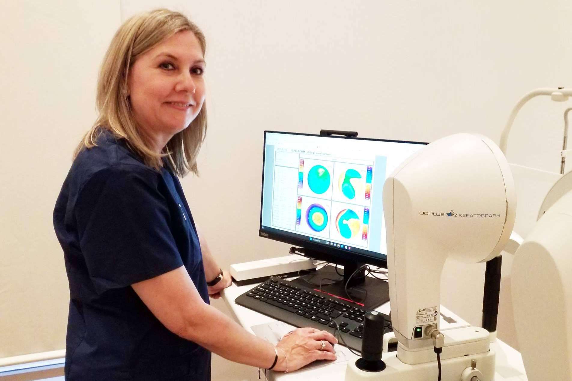 Maestra de la Mirada; la exitosa y la reconocida oftalmóloga Doctora Marín