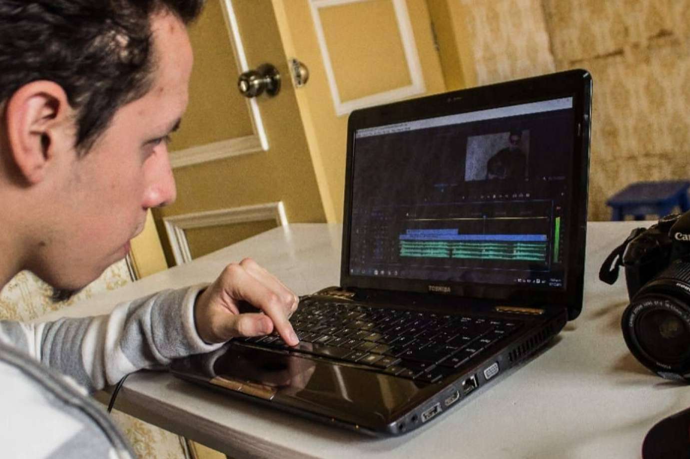 Aprender a través de cursos online con profesores en vivo con la Academia Barter Rubio
