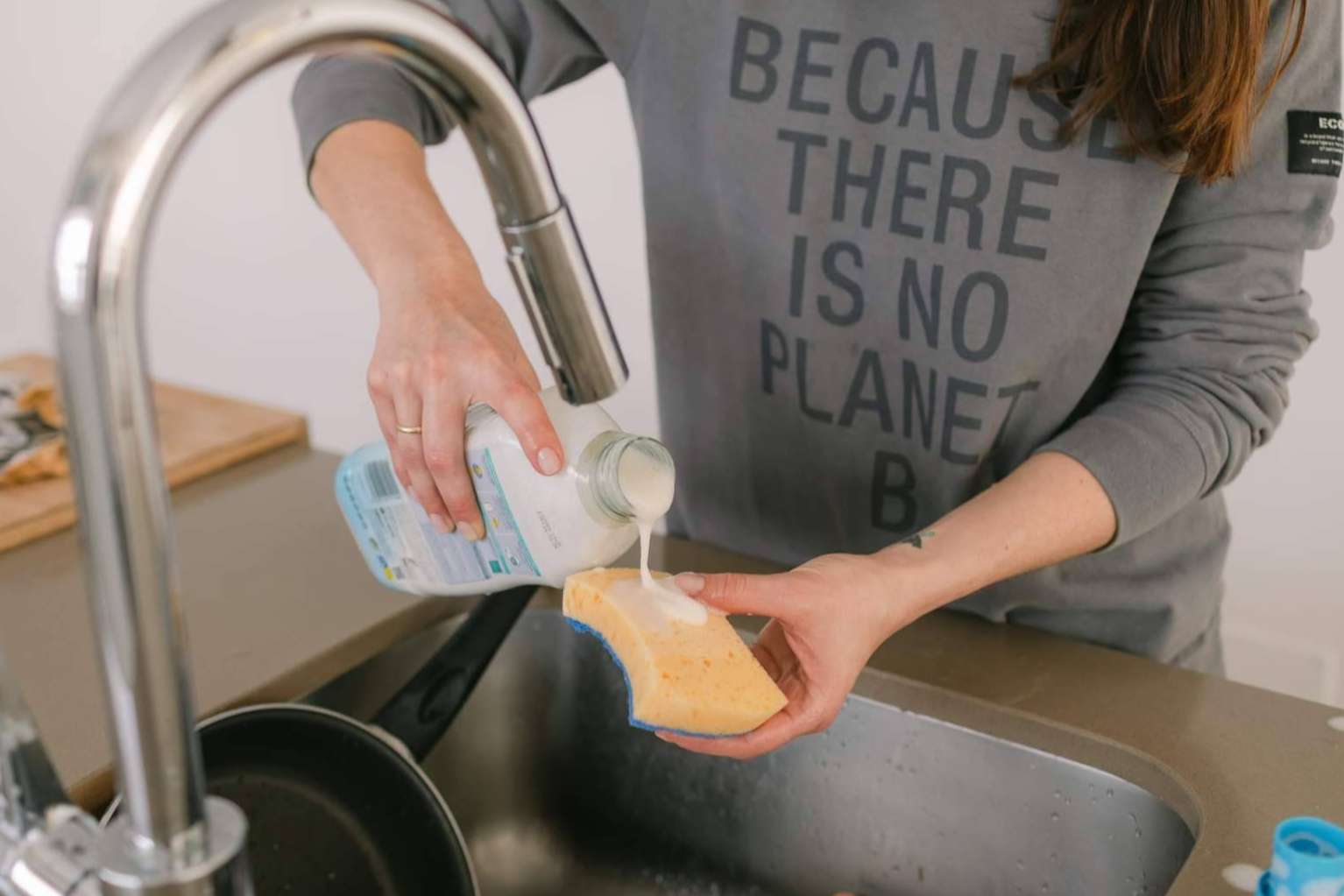 La importancia de reciclar el aceite usado de cocina. Opciones disponibles de reciclaje y reutilización