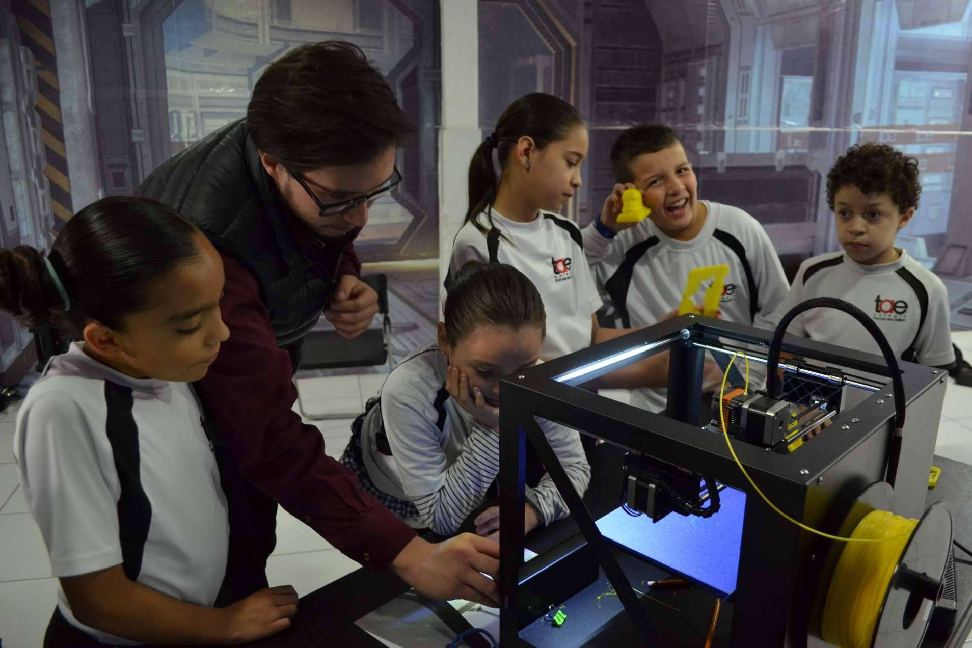 El colegio bilingüe de Minerva y Providencia, Thomas Alva Edison