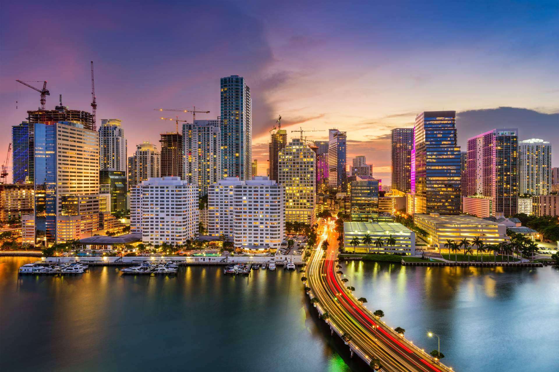 Ocuparse de nuevos desarrollos inmobiliarios residenciales en el sur de la Florida, Mansiones Miami