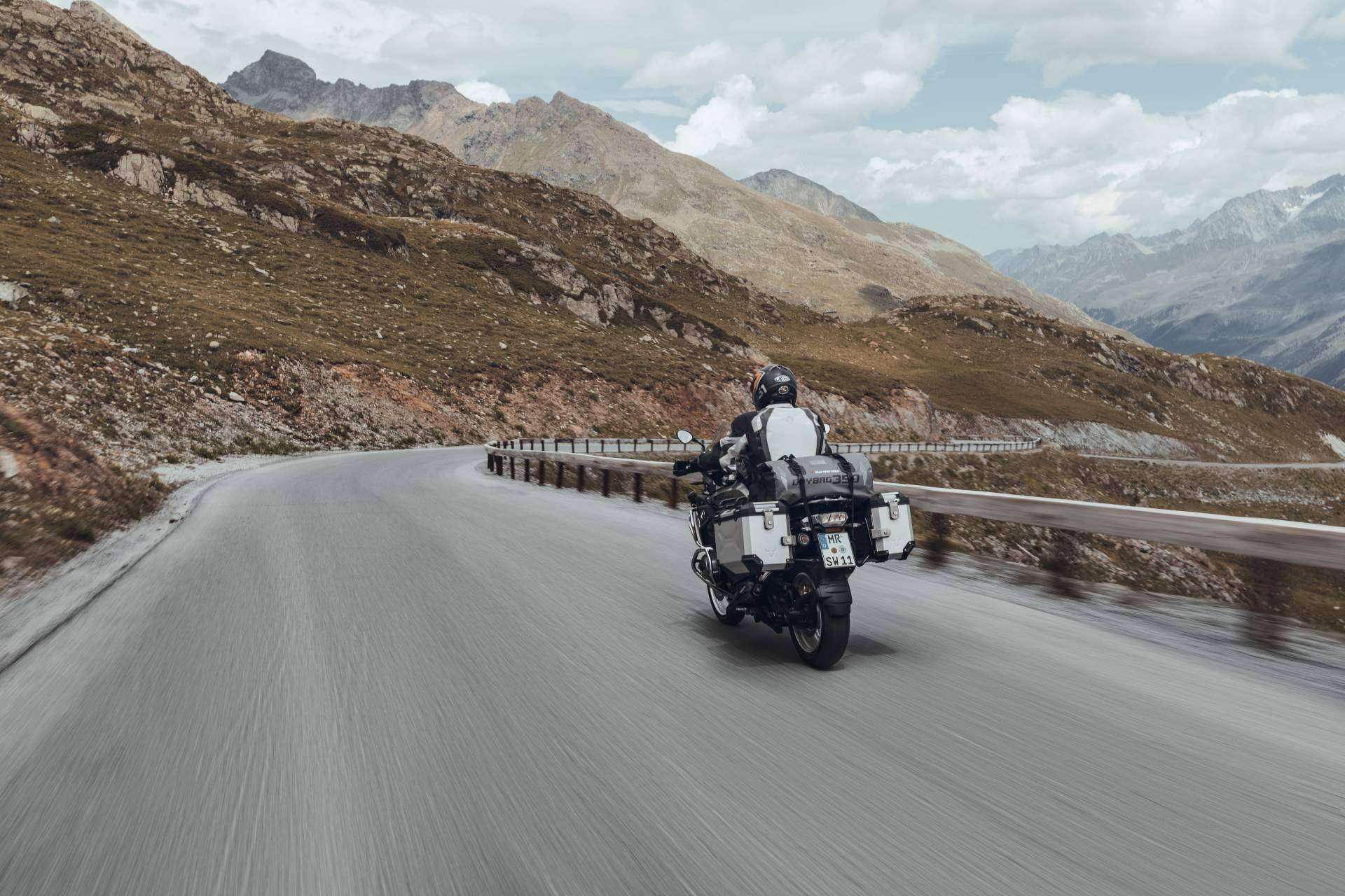 Todos los accesorios necesarios para una aventura en moto de la mano de SW-MOTECH