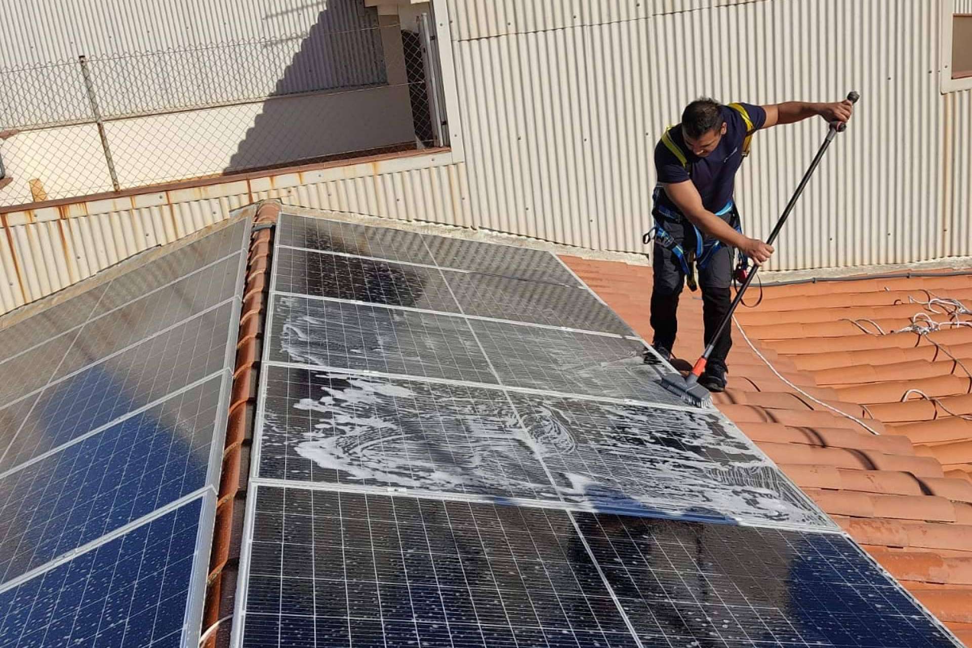 Mantenimiento en las instalaciones fotovoltaicas con Kira Solar