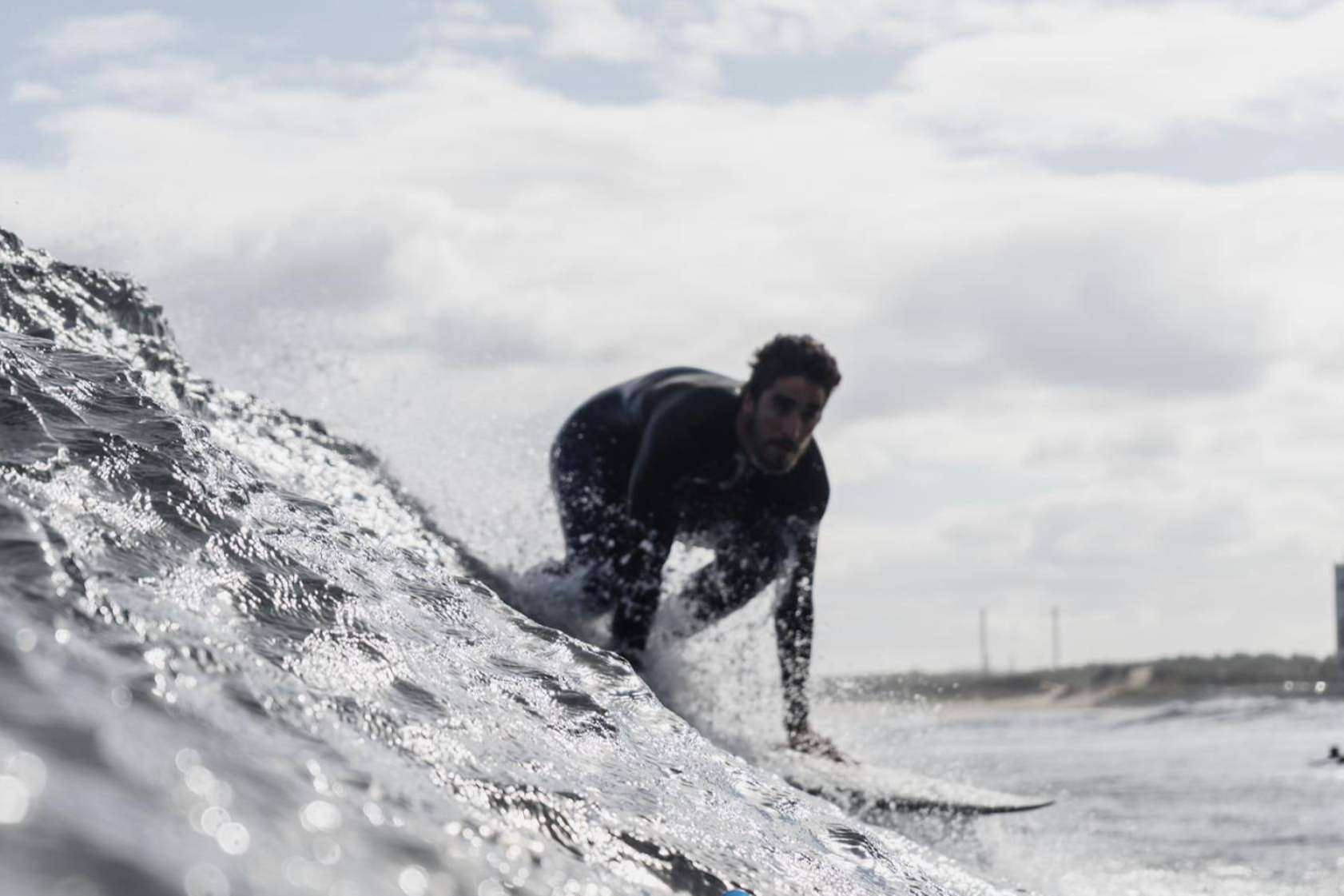 Surfhouse es el concepto turístico que tiene enamorados a los más jóvenes