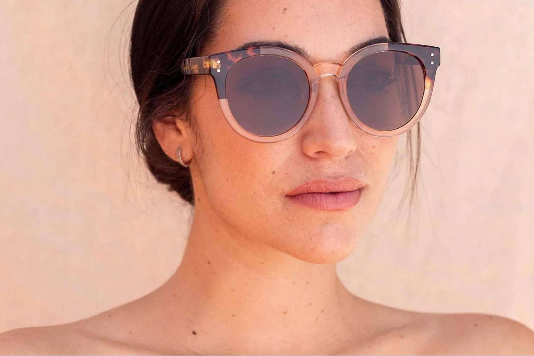 Charly Therapy ofrece las gafas de sol rosas de moda para este verano