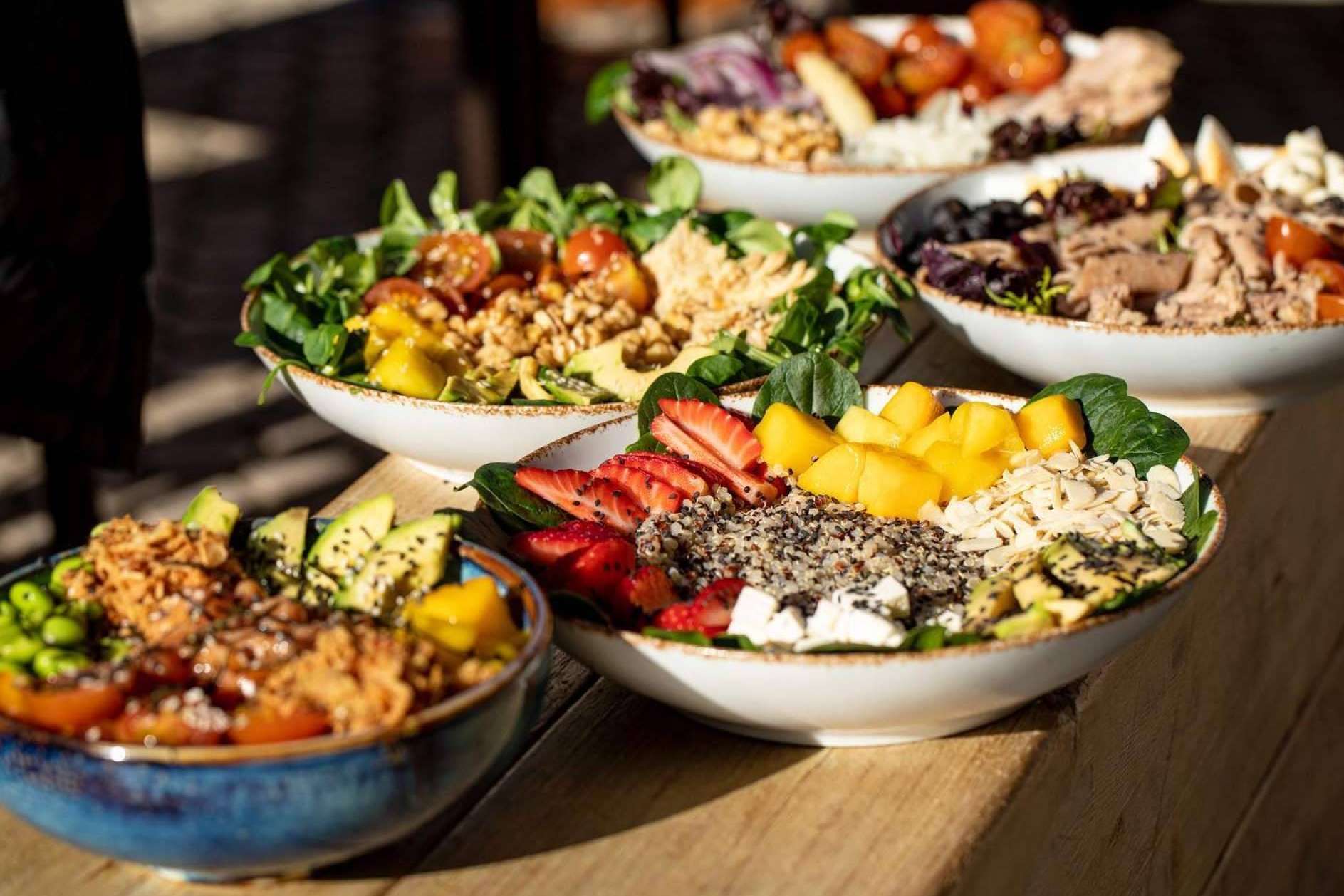 Desayunos y comida saludable con vistas al mar en Enxalao, el rincón culinario de Donosti