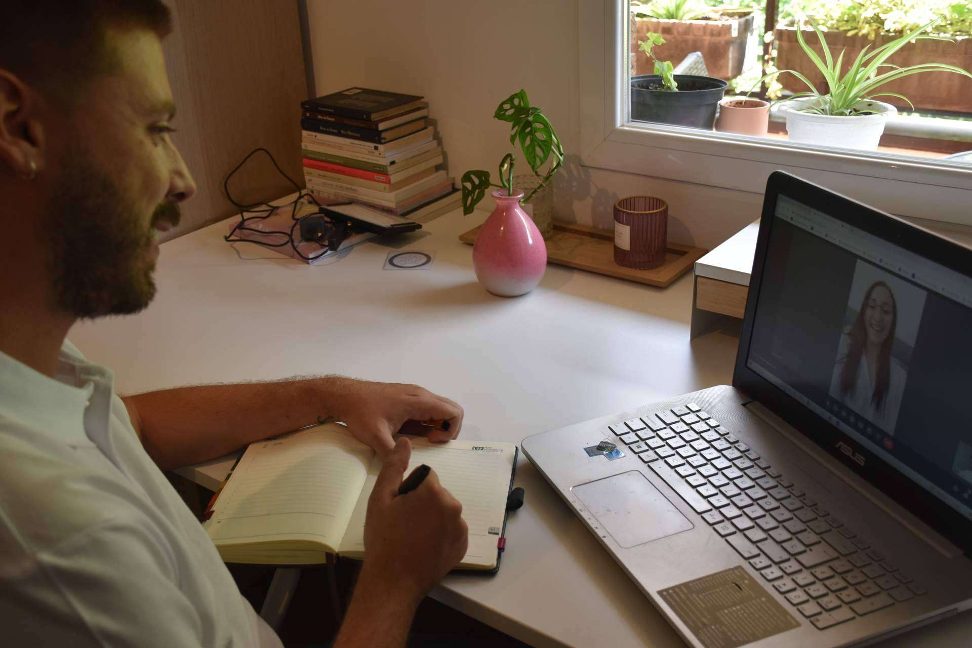 ¿Qué se necesita para hacer terapia online?
