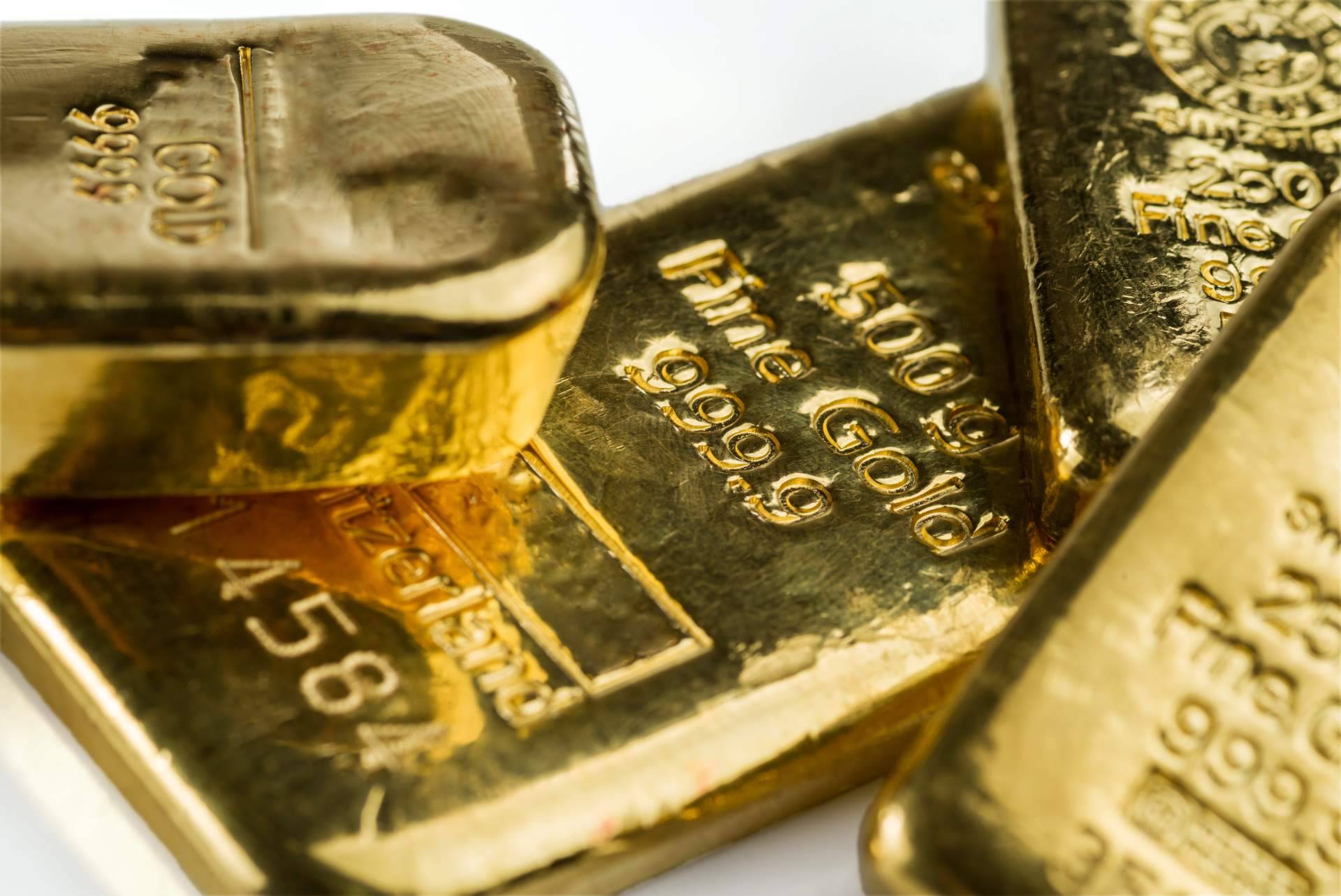 ¿Cuáles son las ventajas de invertir en lingotes de oro como refugio financiero?