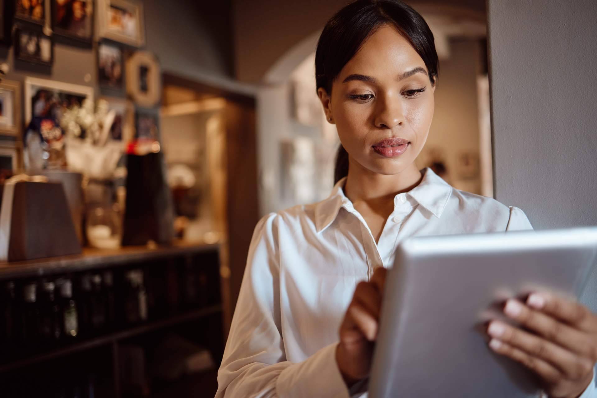 Una herramienta gratuita para digitalizar la carta de pequeños negocios es d’menu