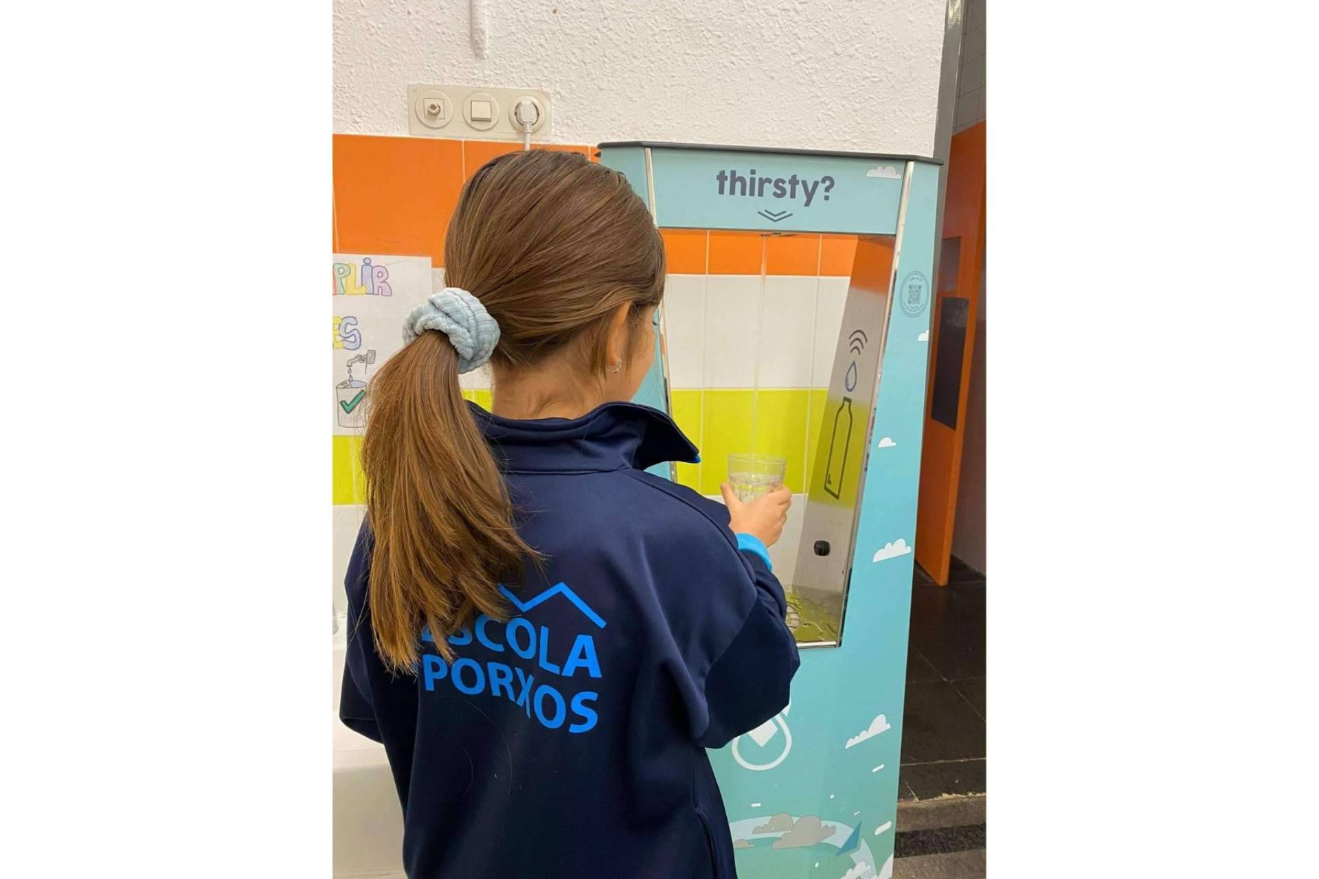 Jibu H2O, una empresa experta en la venta de fuentes de agua potable para instalar en las escuelas y universidades