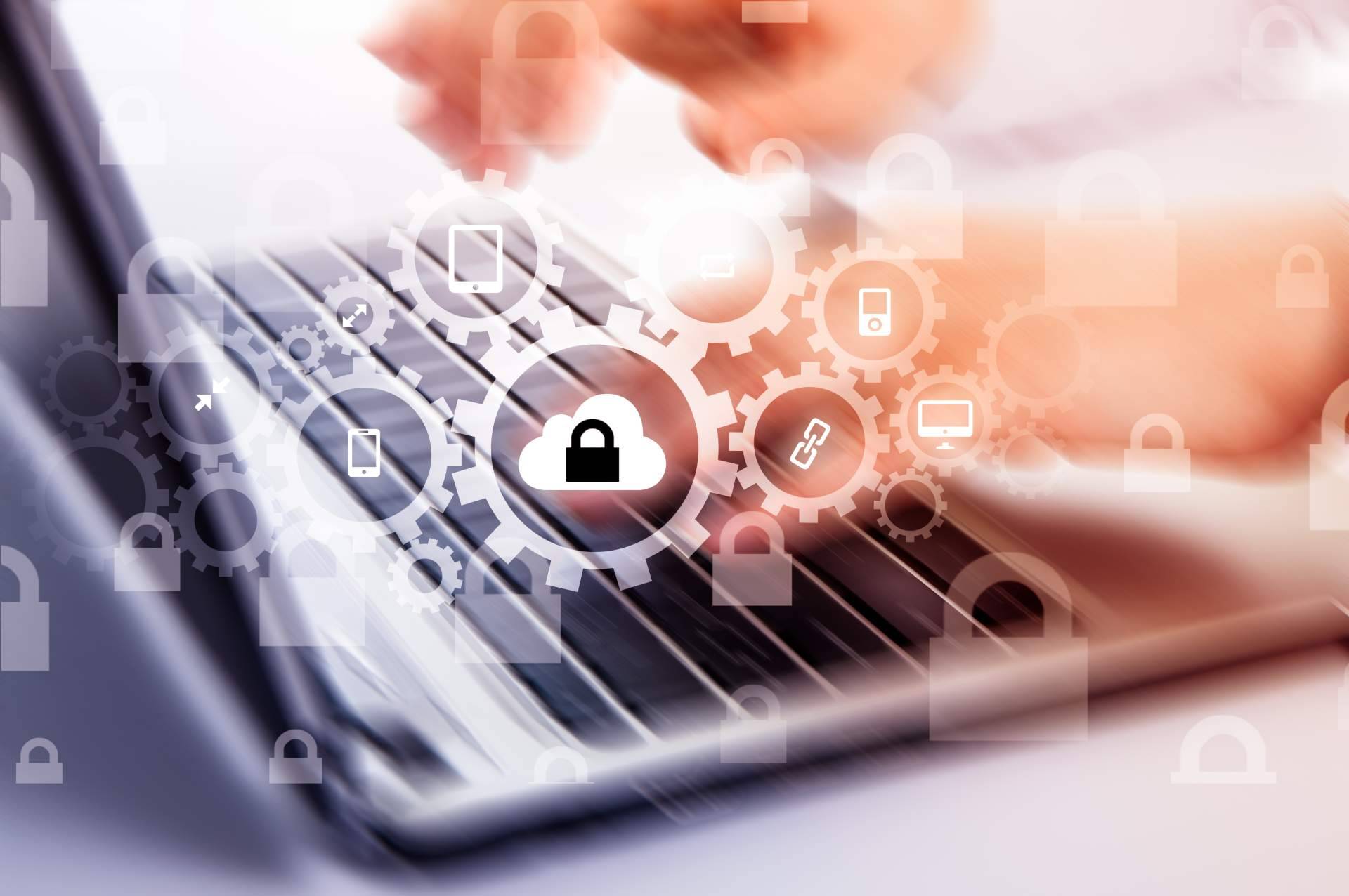 Creación de soluciones informáticas de gestión, como sistemas ERP y CRM