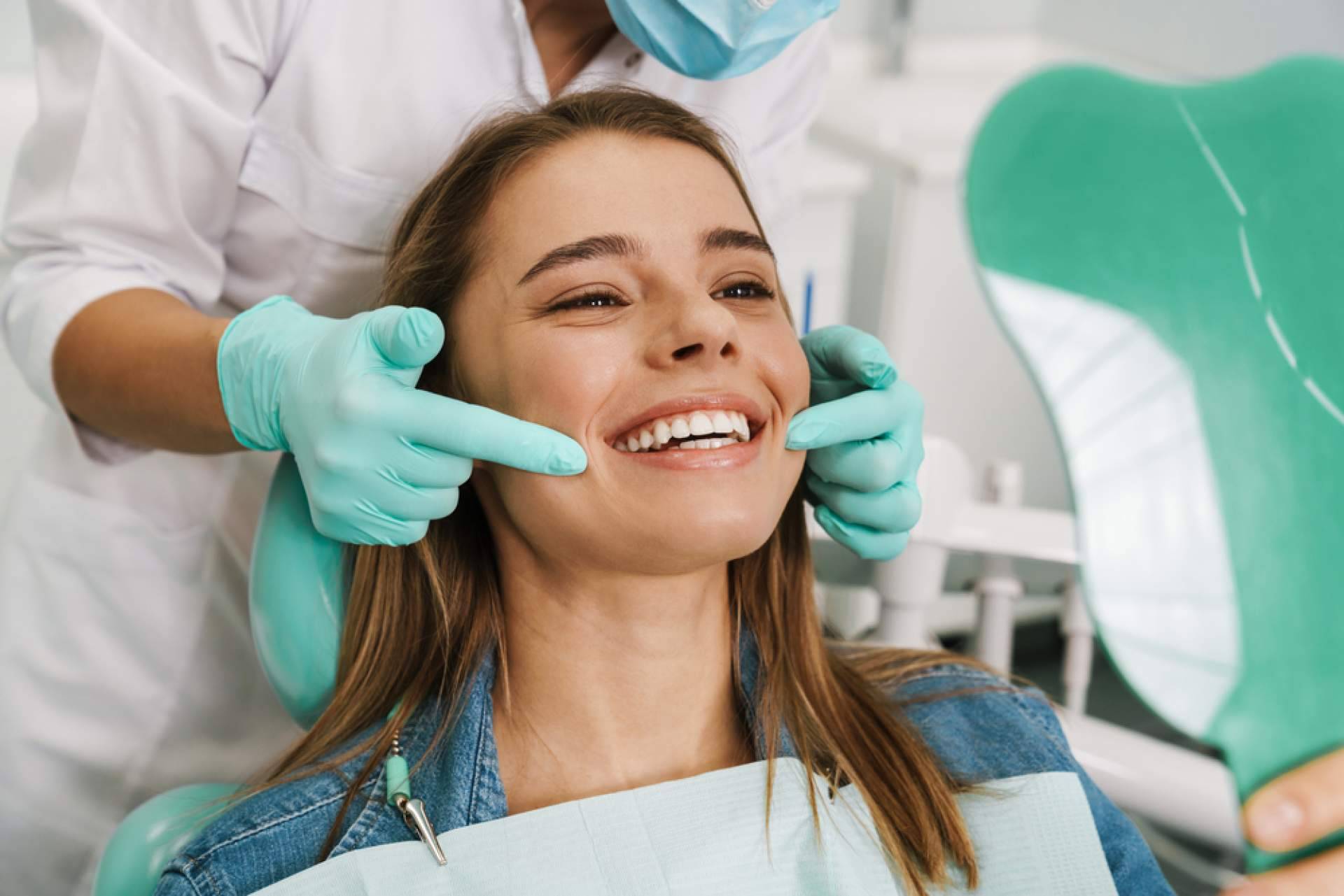 Clínica Dentinos, expertos en la aplicación de carillas dentales en Málaga