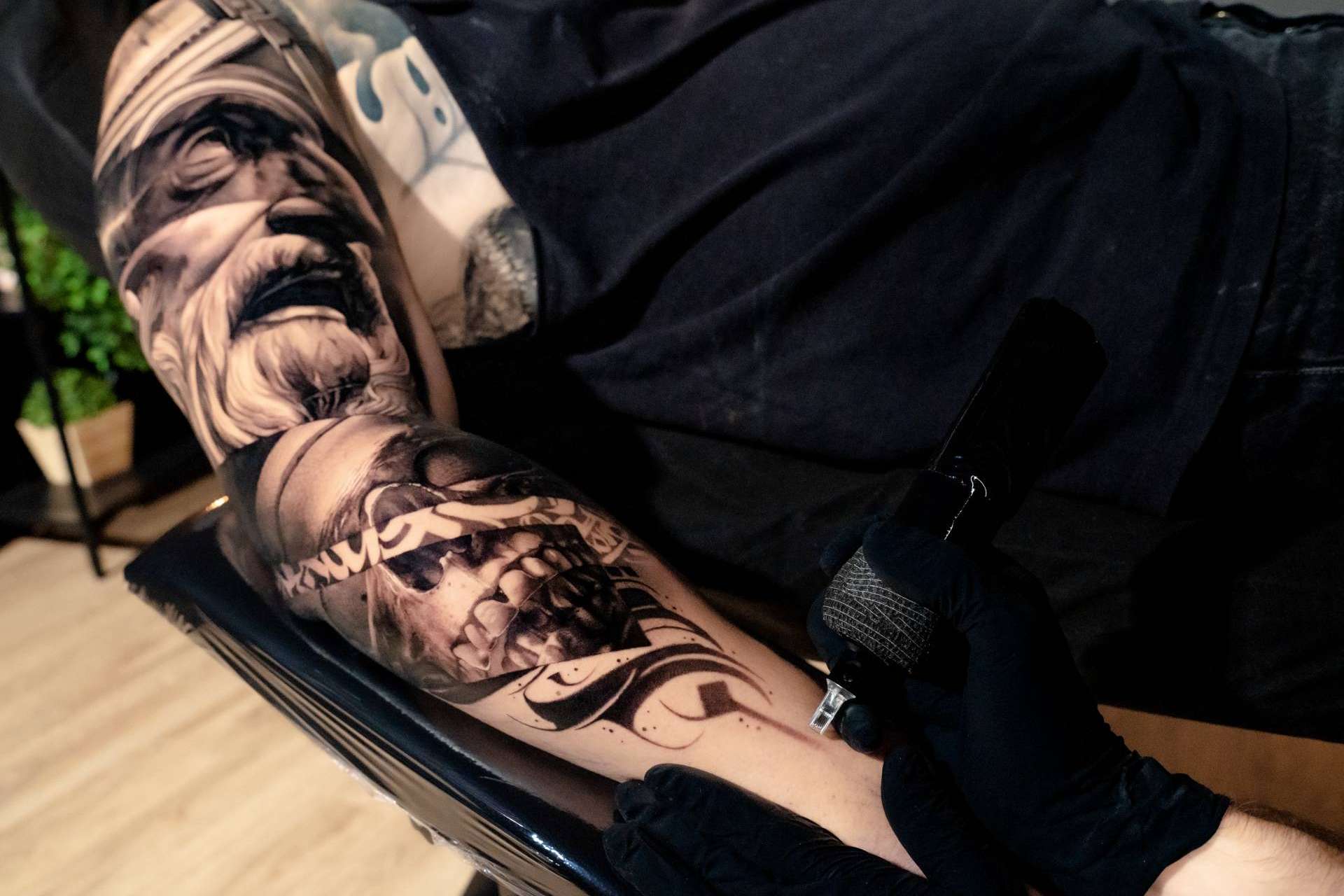 Realismo tatuajes brazo entero hombre sin dañar la piel, por Habbility