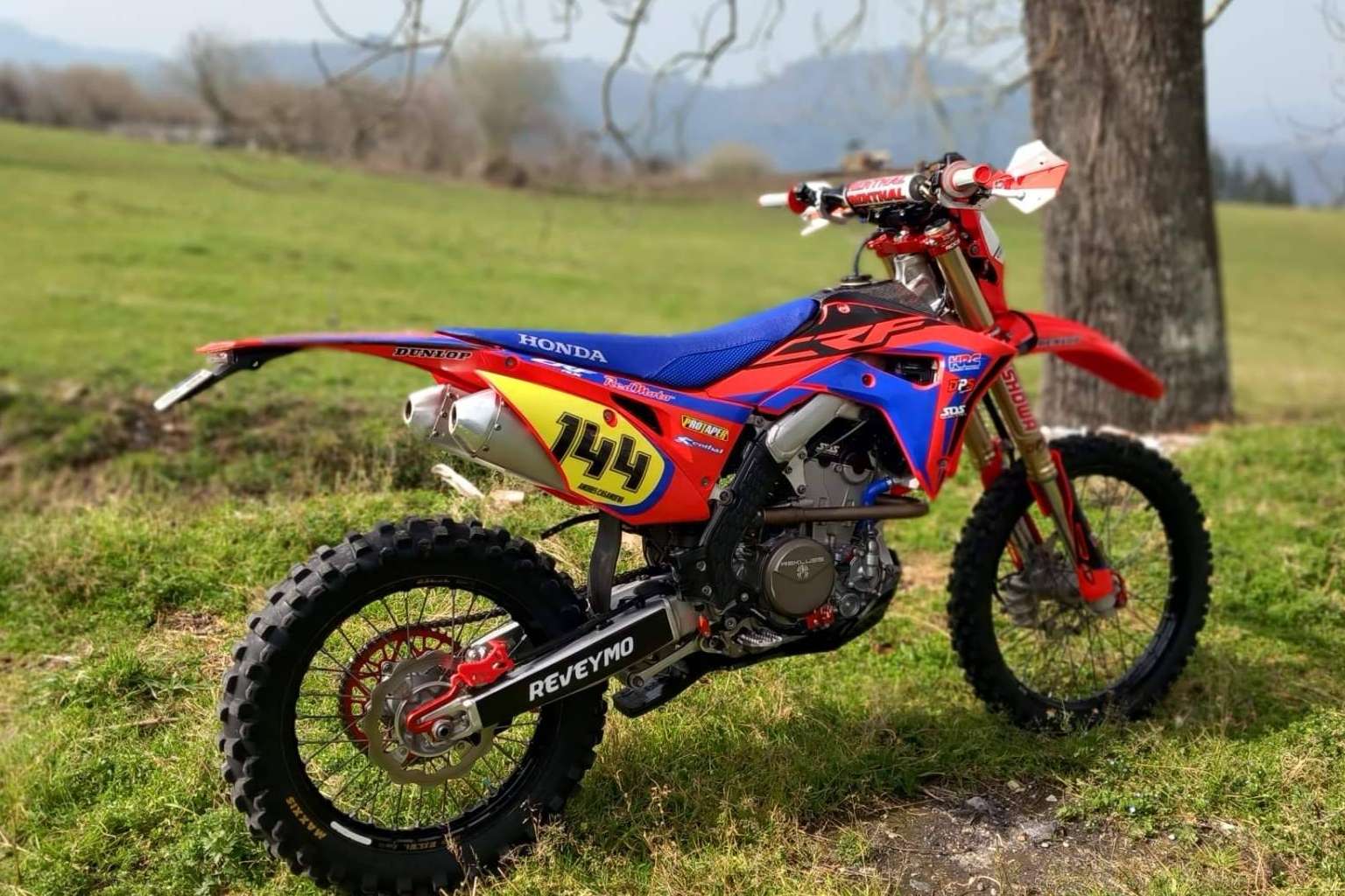 ¿Dónde encontrar adhesivos personalizados para motos de motocross? ADHESIVOSEMBARRADOS