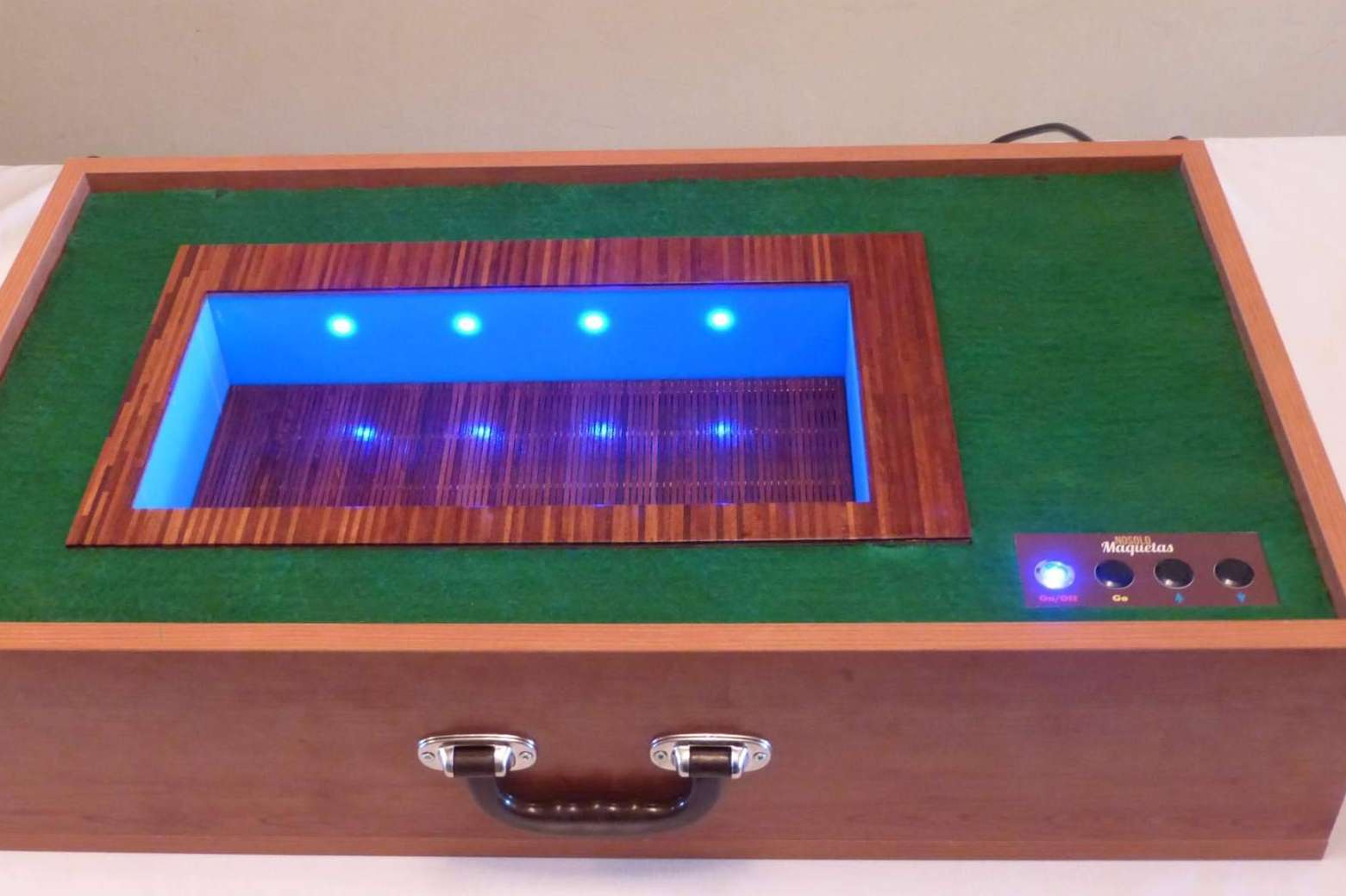 Maqueta automatizada de piscina de fondo móvil, con No Solo Maquetas