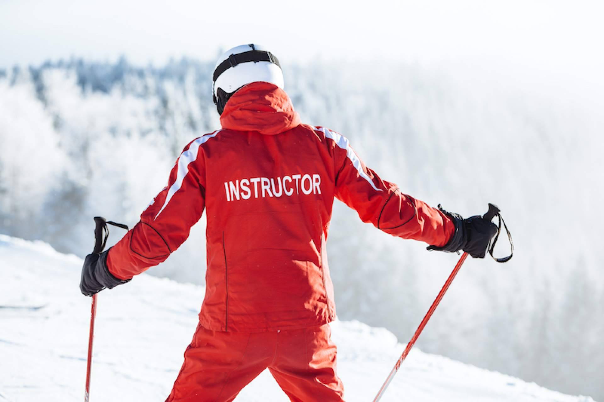 La preparación de los instructores de esquí y de snowboard durante el verano para la temporada alta de nieve