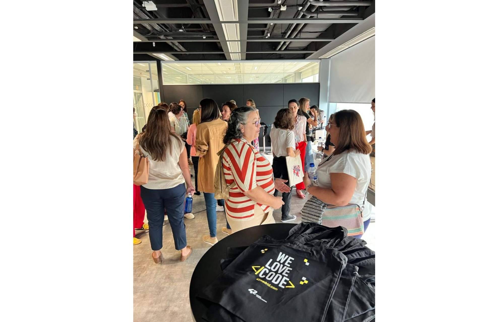 La iniciativa de Womenalia y Fundación Telefónica que promueve el talento femenino STEAM, cuenta con la participación de 200 mujeres