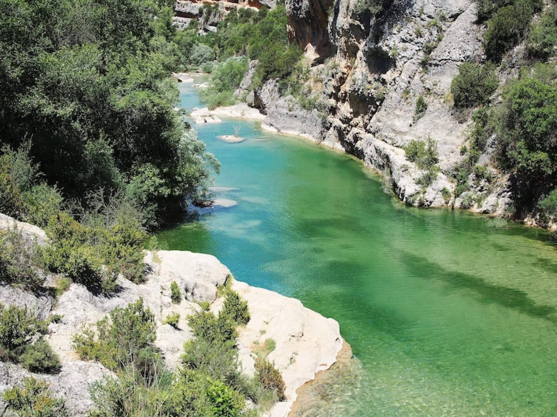 Barranquismo en los cañones de la Sierra de Guara en España