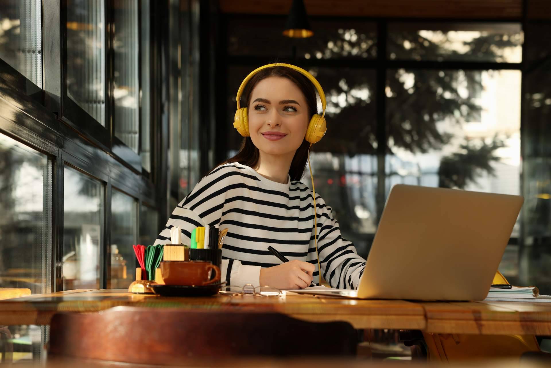 ¿Cómo compaginar estudios y trabajo? Con ApruebaTodo es posible