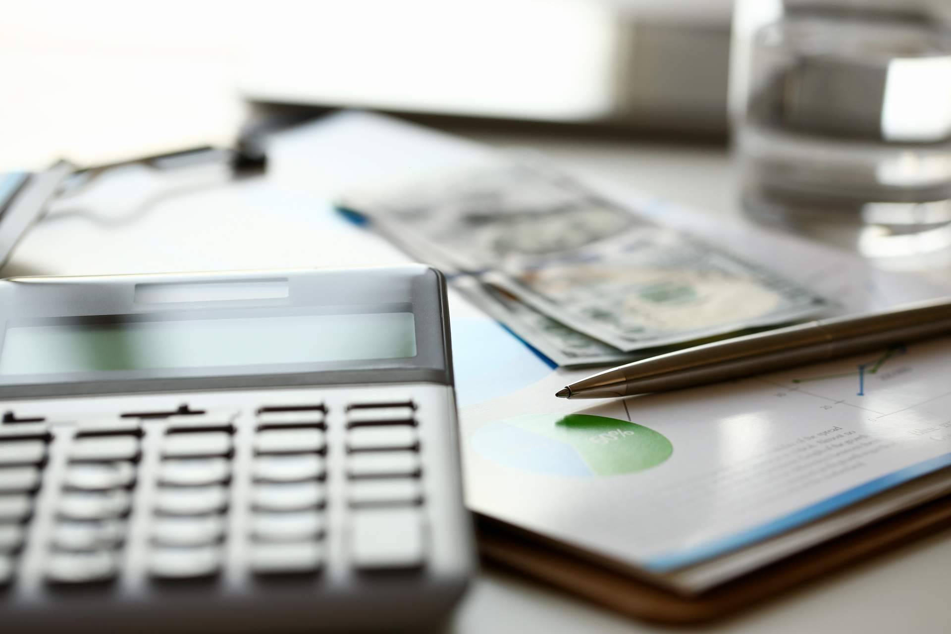 Alcanzar la libertad financiera con El Perro Feliz ante la insuficiencia de las pensiones tradicionales