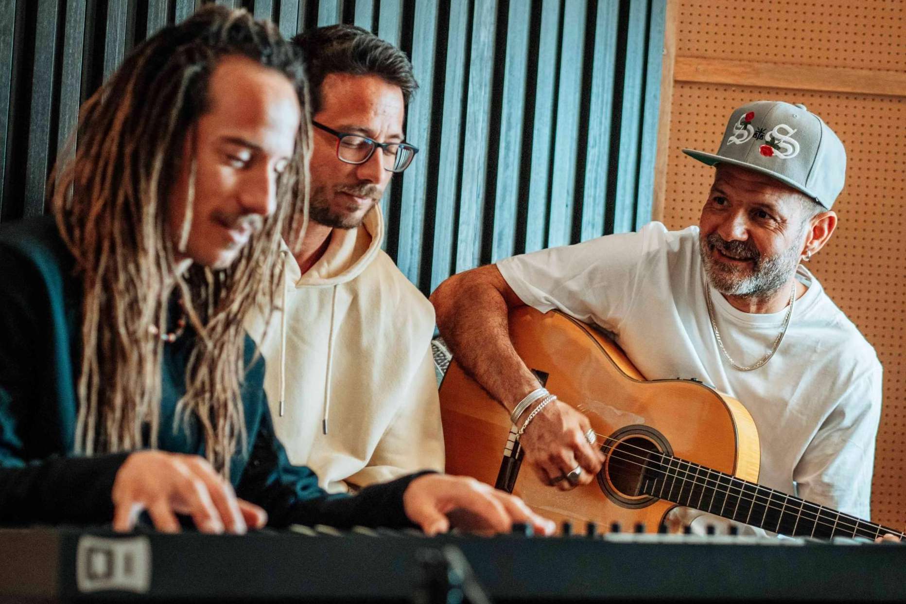'Nuevo Comienzo' es el primer álbum del grupo Awake