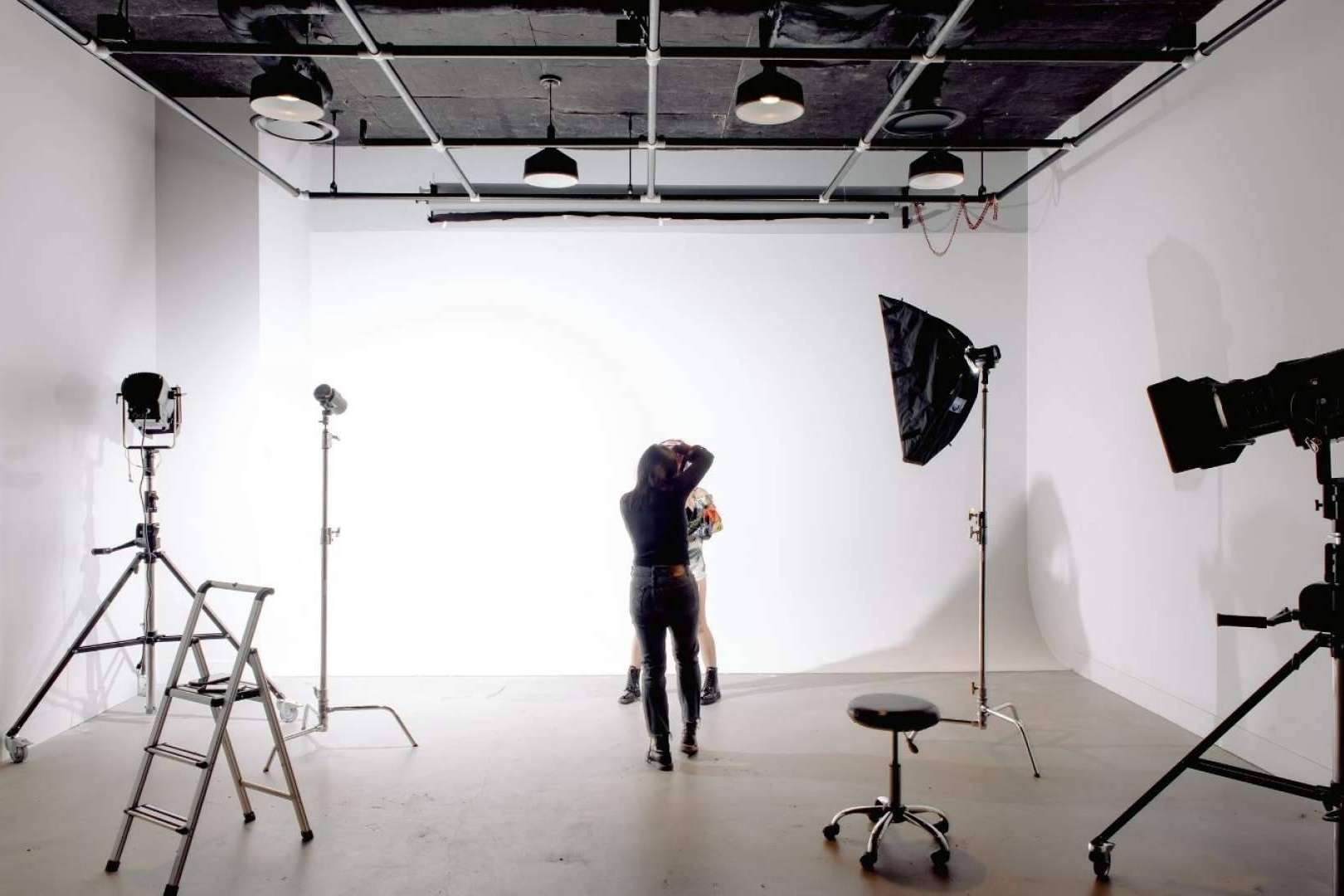 El estudio de fotografía en Madrid de FBR fotografía y vídeo puede dar protagonismo a la identidad visual de empresas