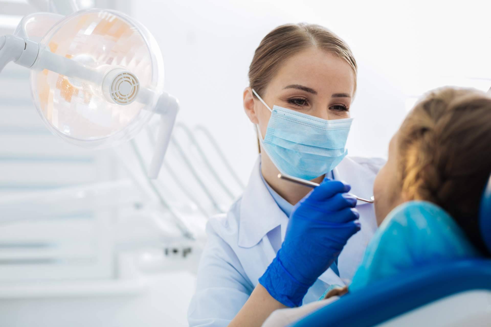¿Por qué es importante contratar especialistas en marketing para clínicas dentales y estéticas?, de la mano de Adentika Media