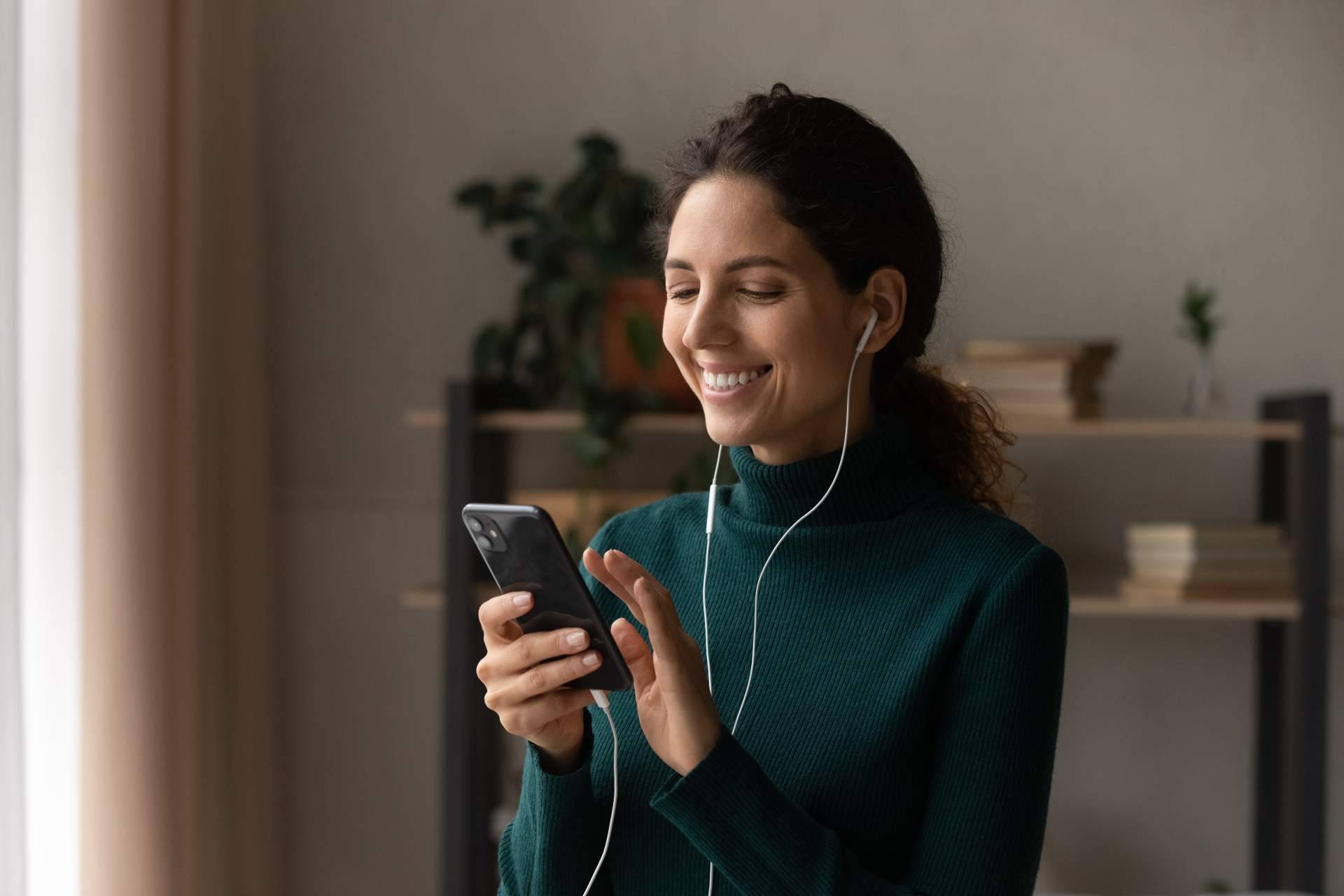 Tras un año de inauguración, el podcast '3 Generaciones' se sitúa en el ranking 45 de toda España