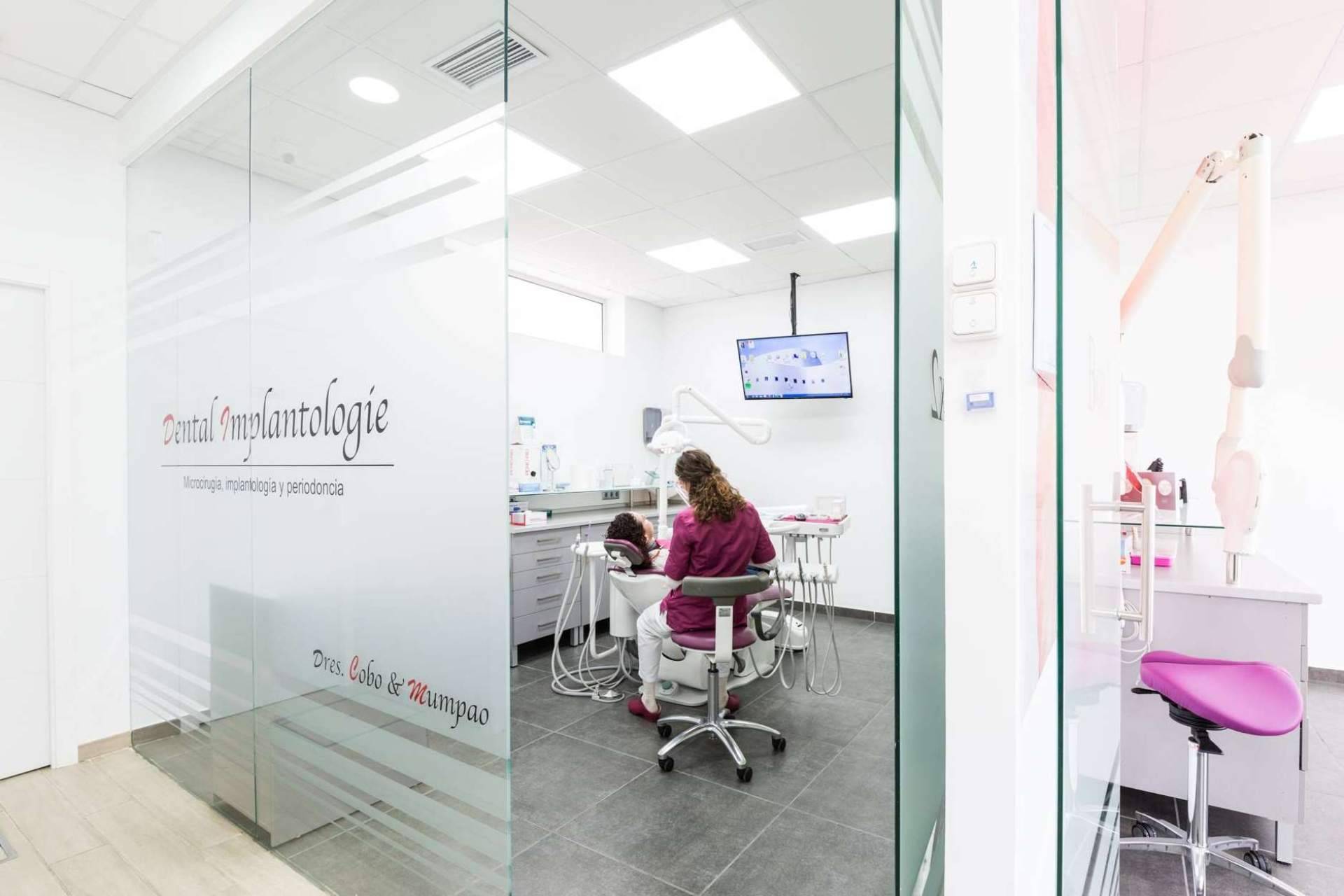 Los profesionales en odontopediatría, Dental Implantologie
