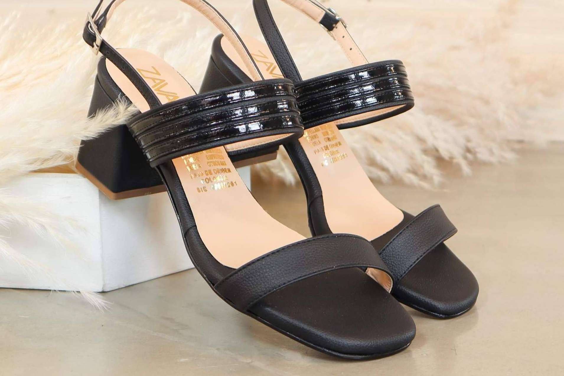 ¿Qué variedad de sandalias de moda ofrece la colección de Zavatty?