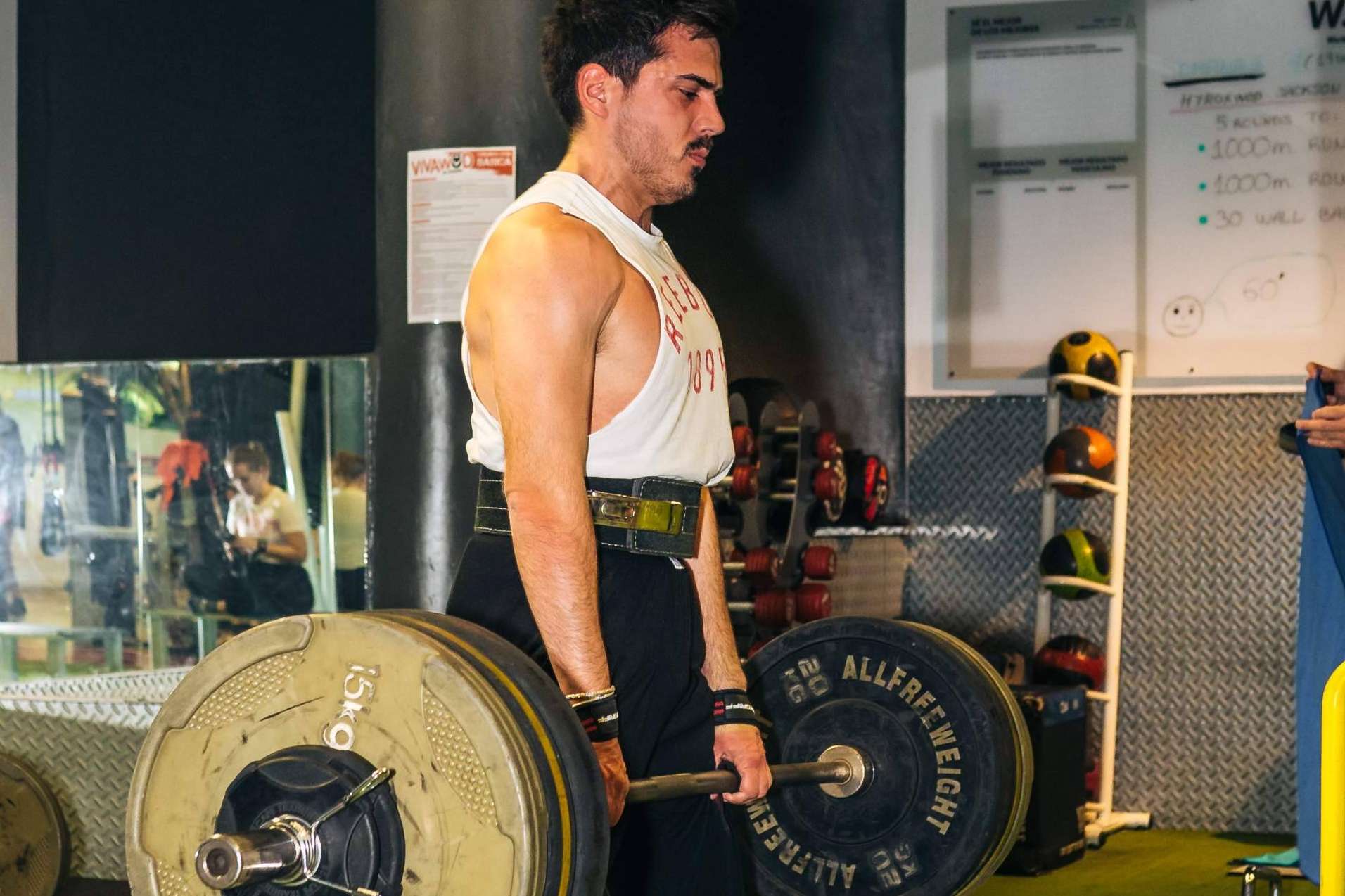 Un entrenamiento de fuerza que recomiendan desde VivaGym para ganar volumen es el alemán
