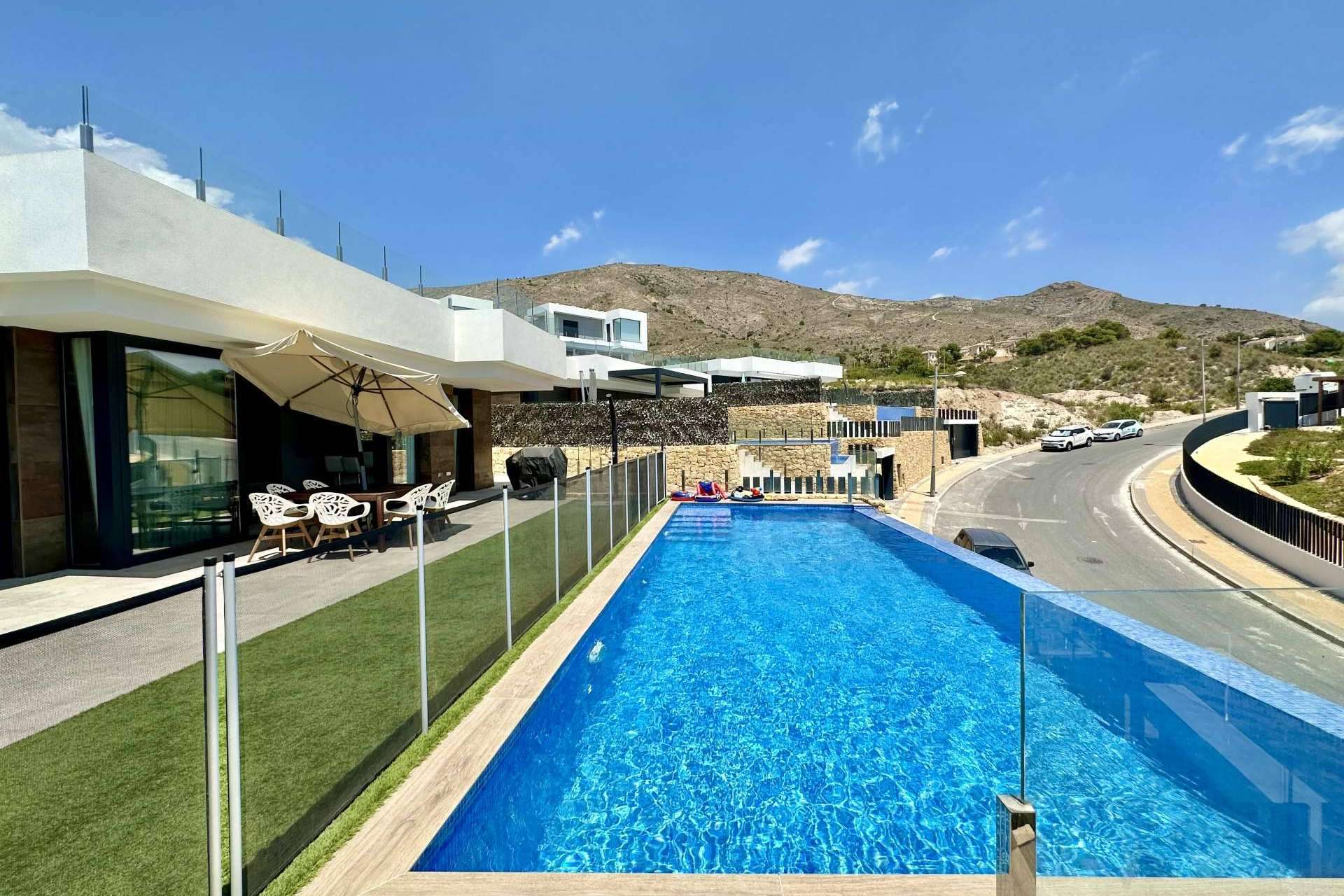 Encontrar un chalet de lujo en Finestrat, con DinHjelper-RealEstate