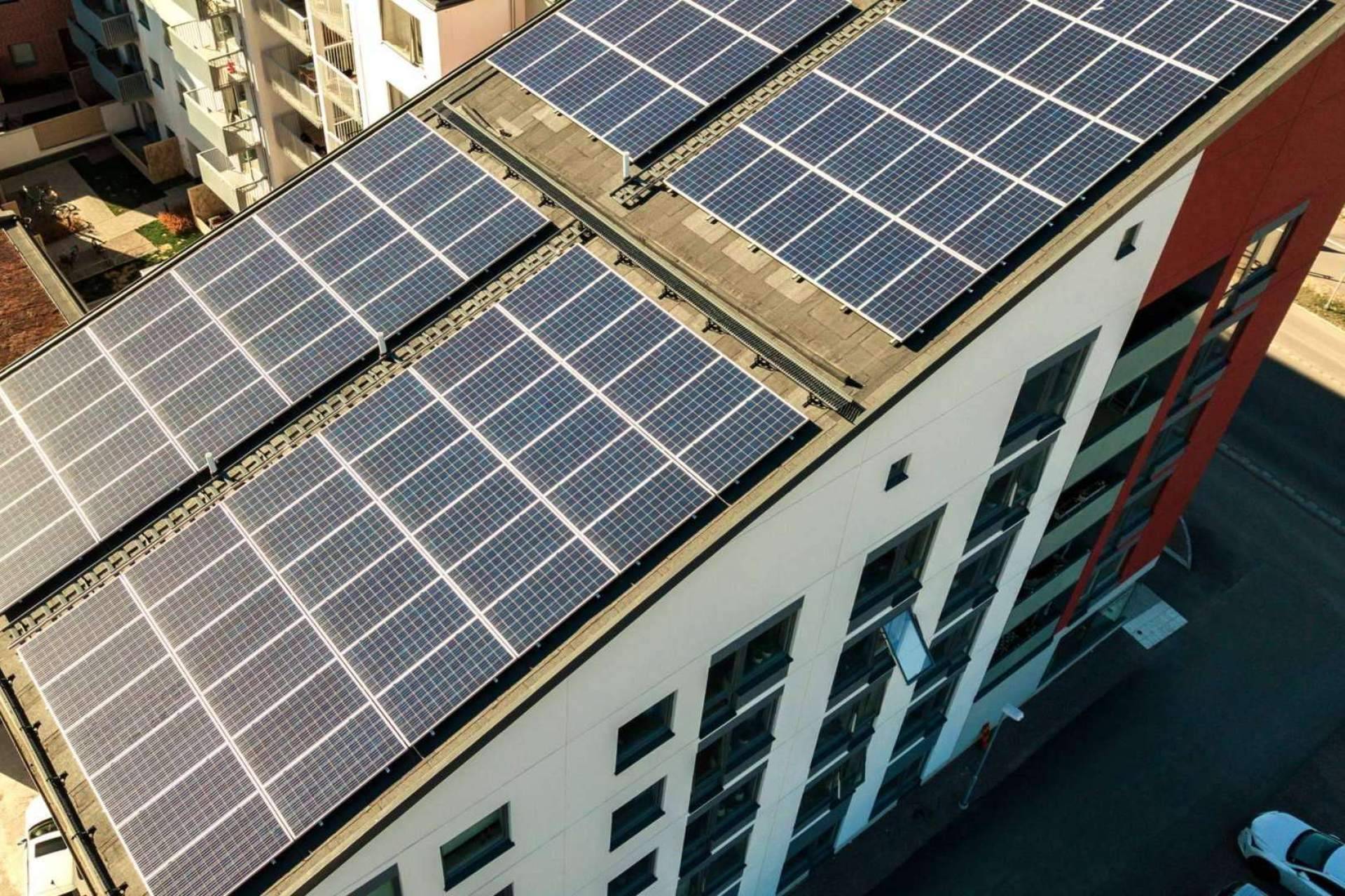 Instalación de plantas fotovoltaicas en 38 edificios públicos de Zaragoza
